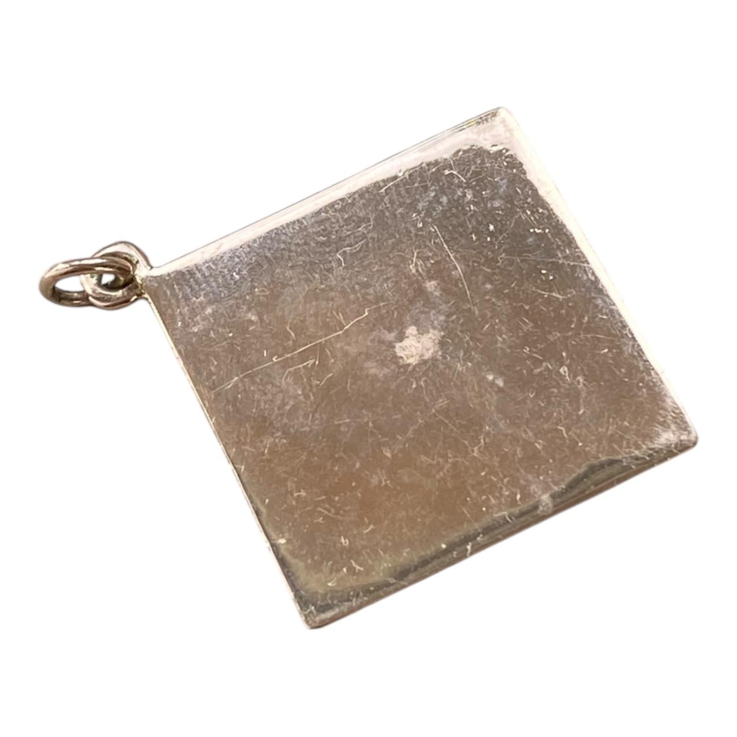 Antike 14K Rose Gold Emaille vierblättrige Kleeblatt Charm Anhänger im Angebot 1