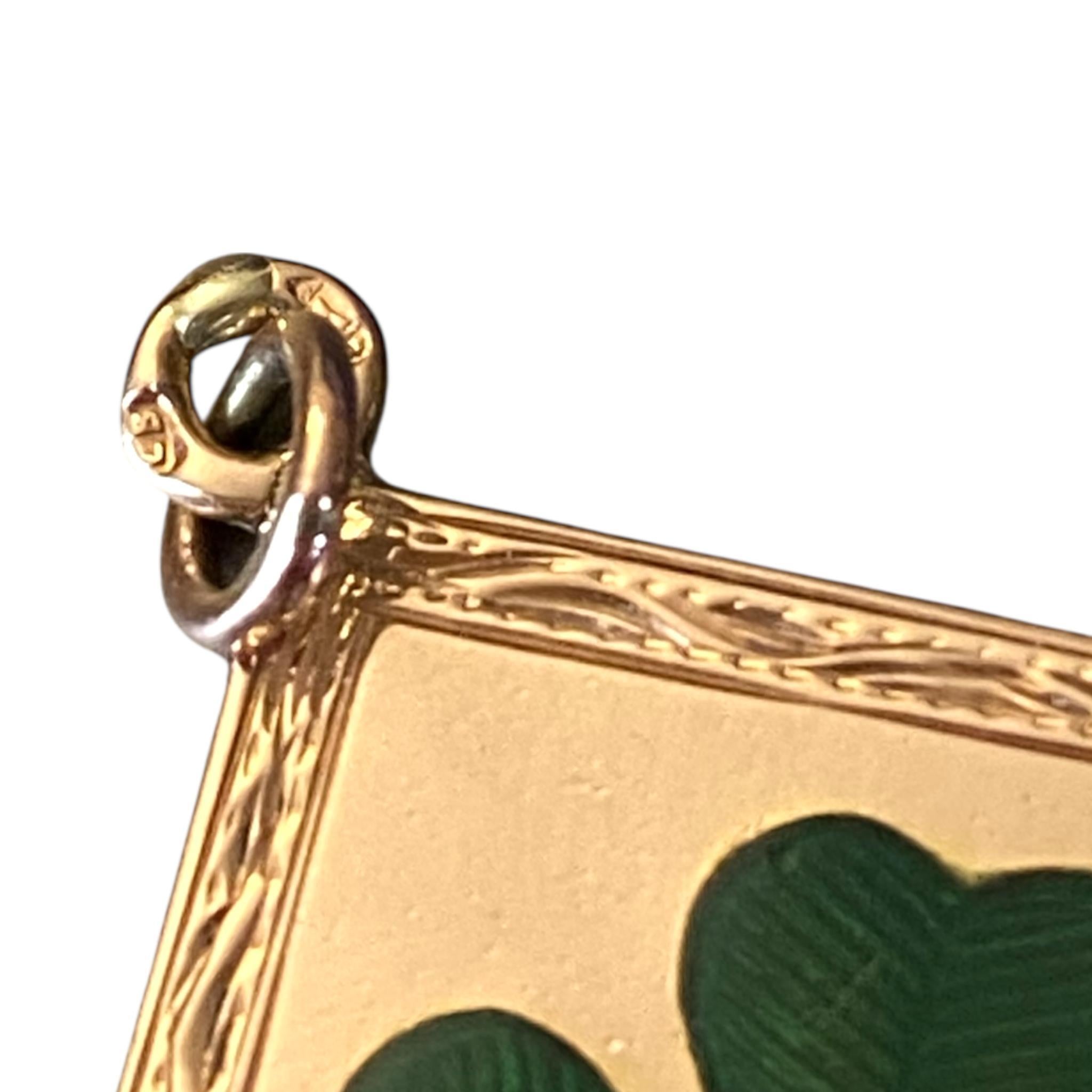 Antike 14K Rose Gold Emaille vierblättrige Kleeblatt Charm Anhänger im Angebot 2