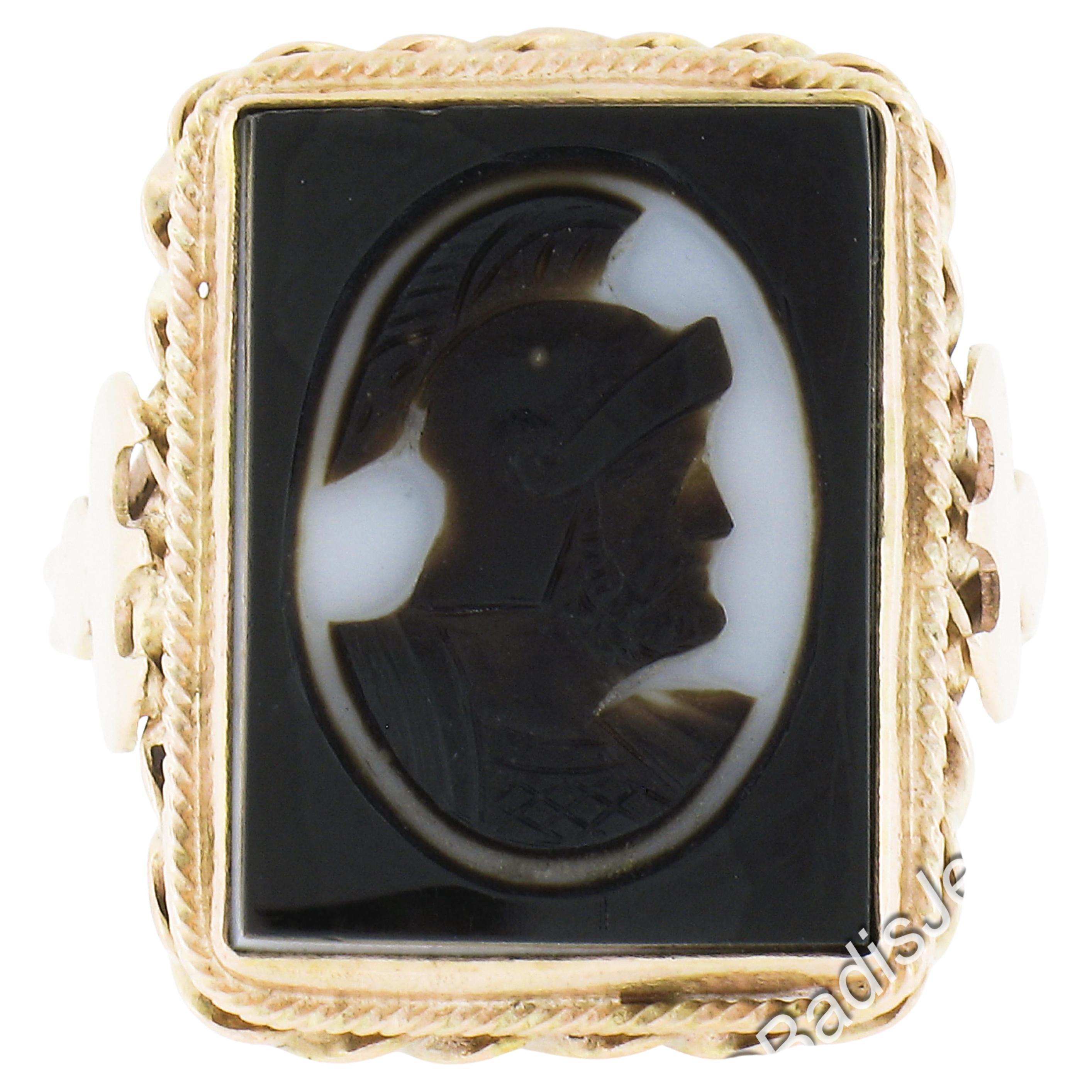 Antiguo Anillo de Cóctel de Ágata Tallada en Oro Rosado de 14k con Detalle de Caballero de Troya en venta