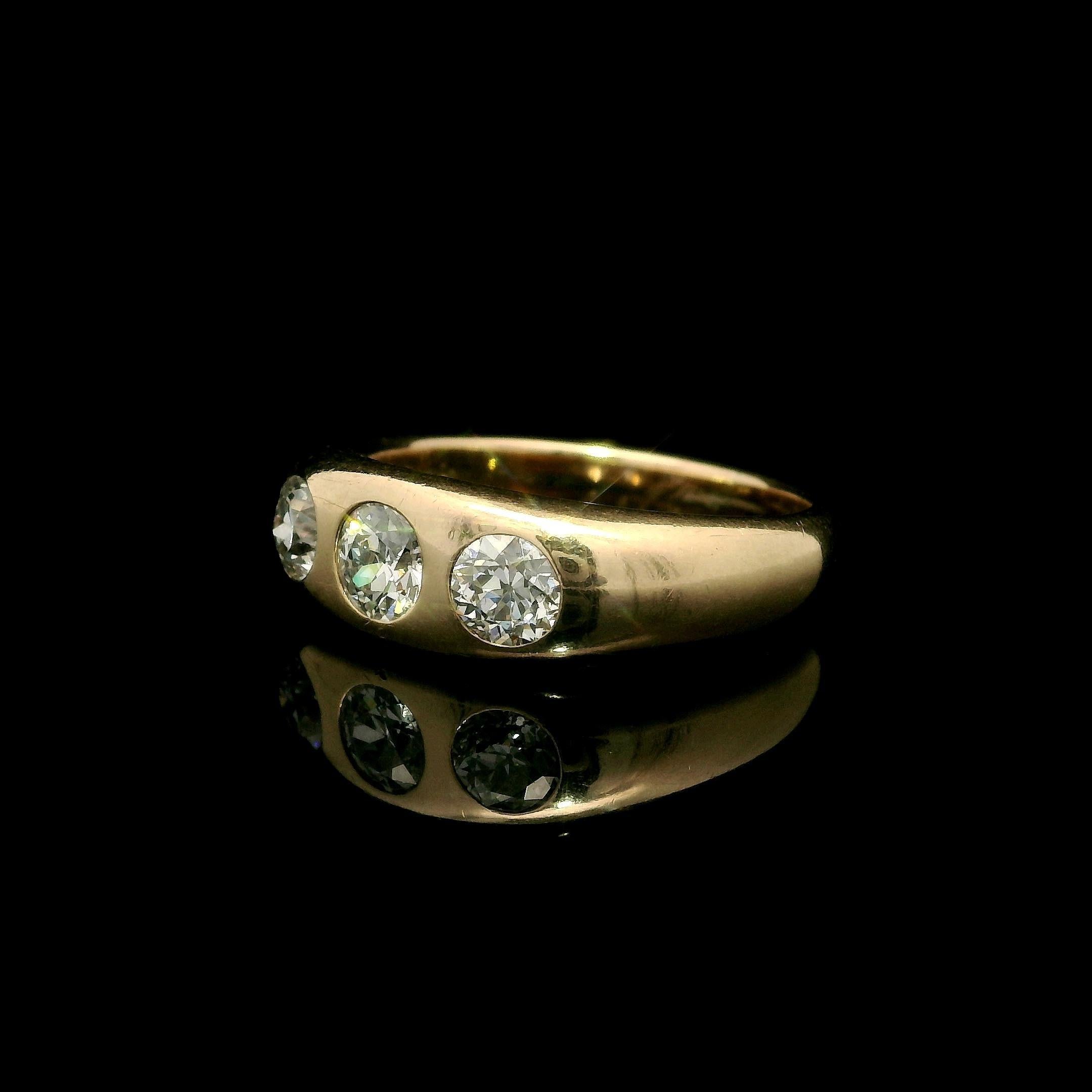 Antique 14k Rosy Yellow Gold 1.0ctw European Diamond 3 Stone Burnish Band Ring In Excellent Condition For Sale In Montclair, NJ
