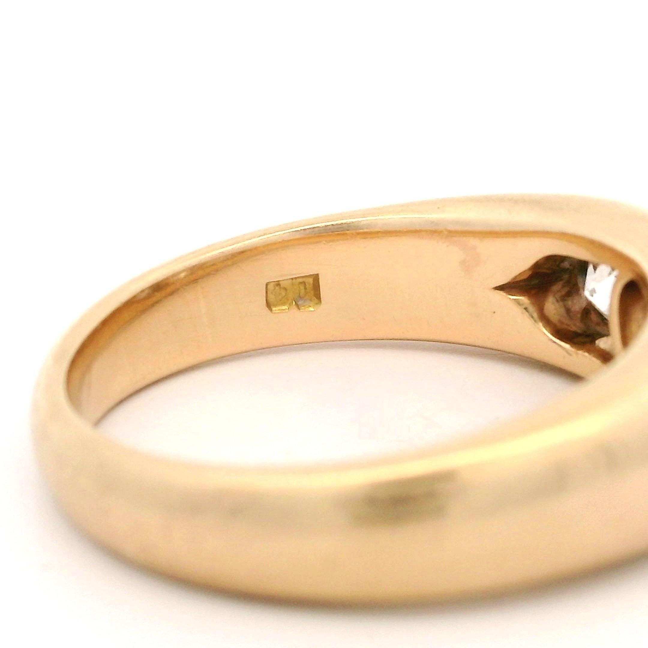 Antique 14k Rosy Yellow Gold 1.0ctw European Diamond 3 Stone Burnish Band Ring For Sale 4