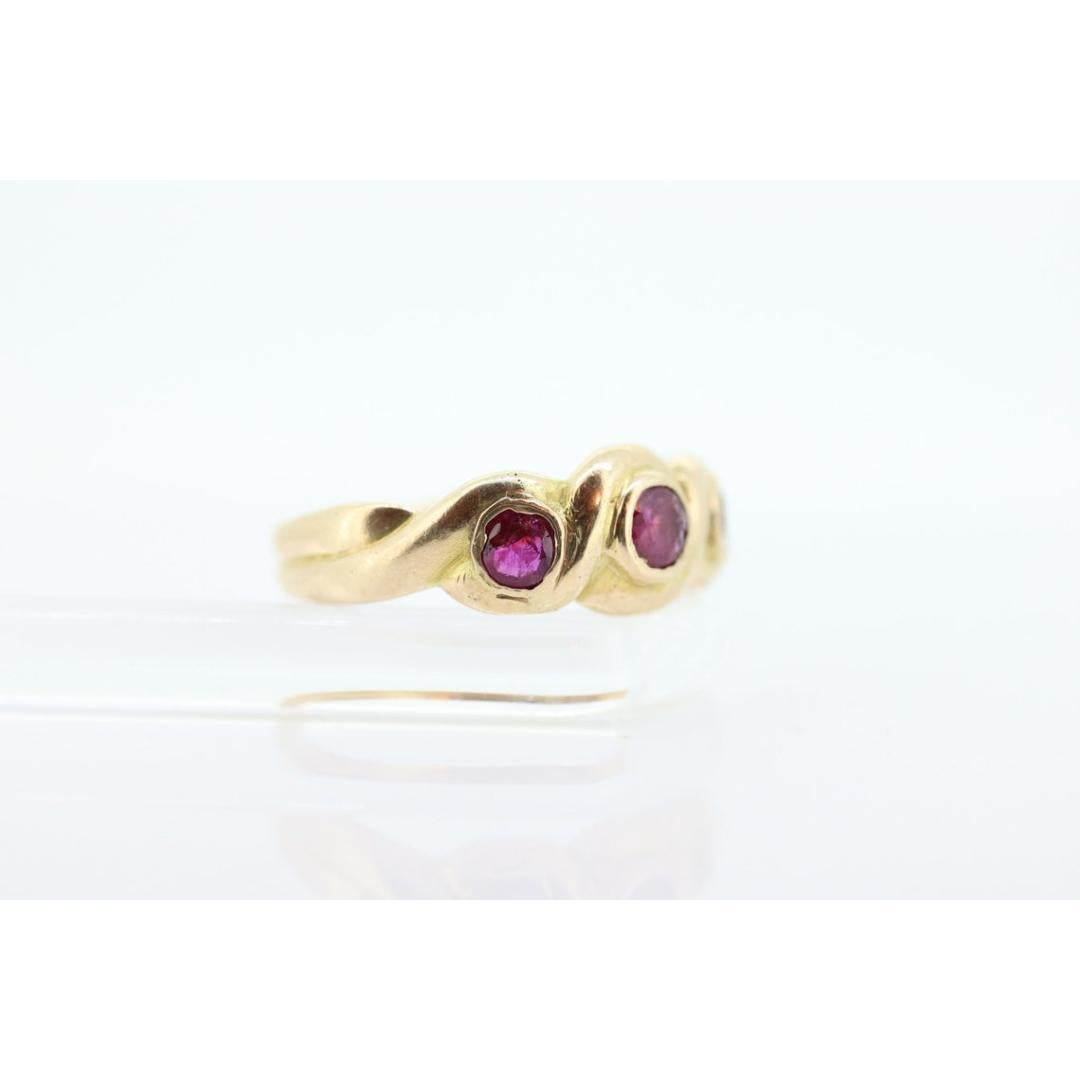 Vintage from the 1920s
Size: 8 1/2 US
Materials: Gold, Stone
Gemstone: Ruby
Gem Color: Red
Band Color: Gold

Style: Art Deco

Antique ring. Beautiful find. Round Ruby bezel set into a wide band. Three rubies.

Condition: Tiny scratches. Antique