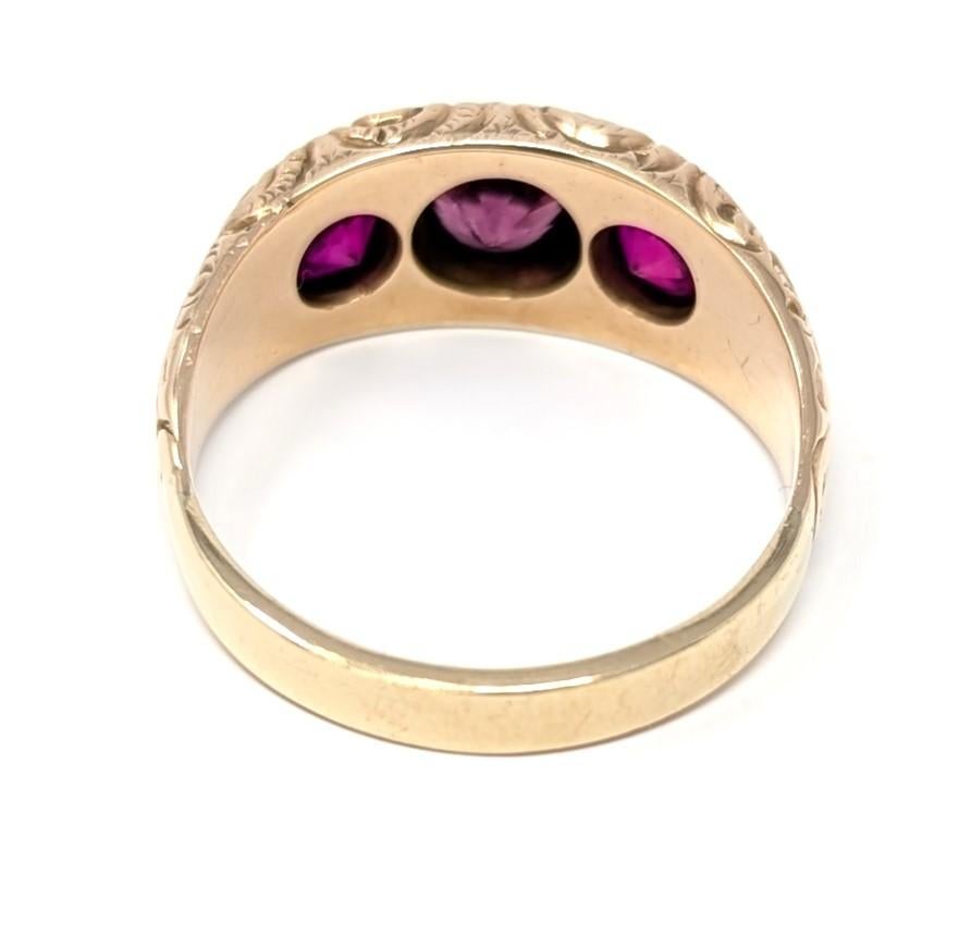 Taille ronde Bague gitane ancienne en or jaune 14 carats gravée pour hommes taille 11 en vente