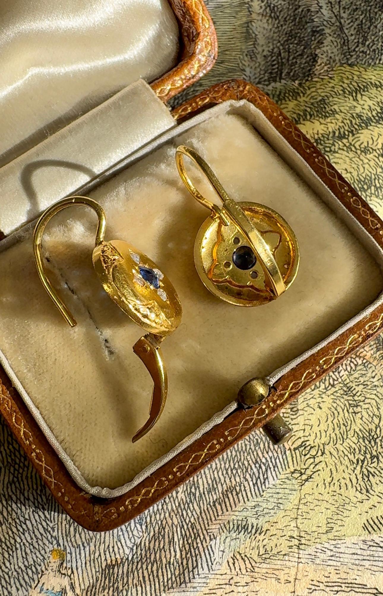 Antike runde „Button“-Ohrringe mit 14k Saphiren und Diamanten (Rosenschliff) im Angebot