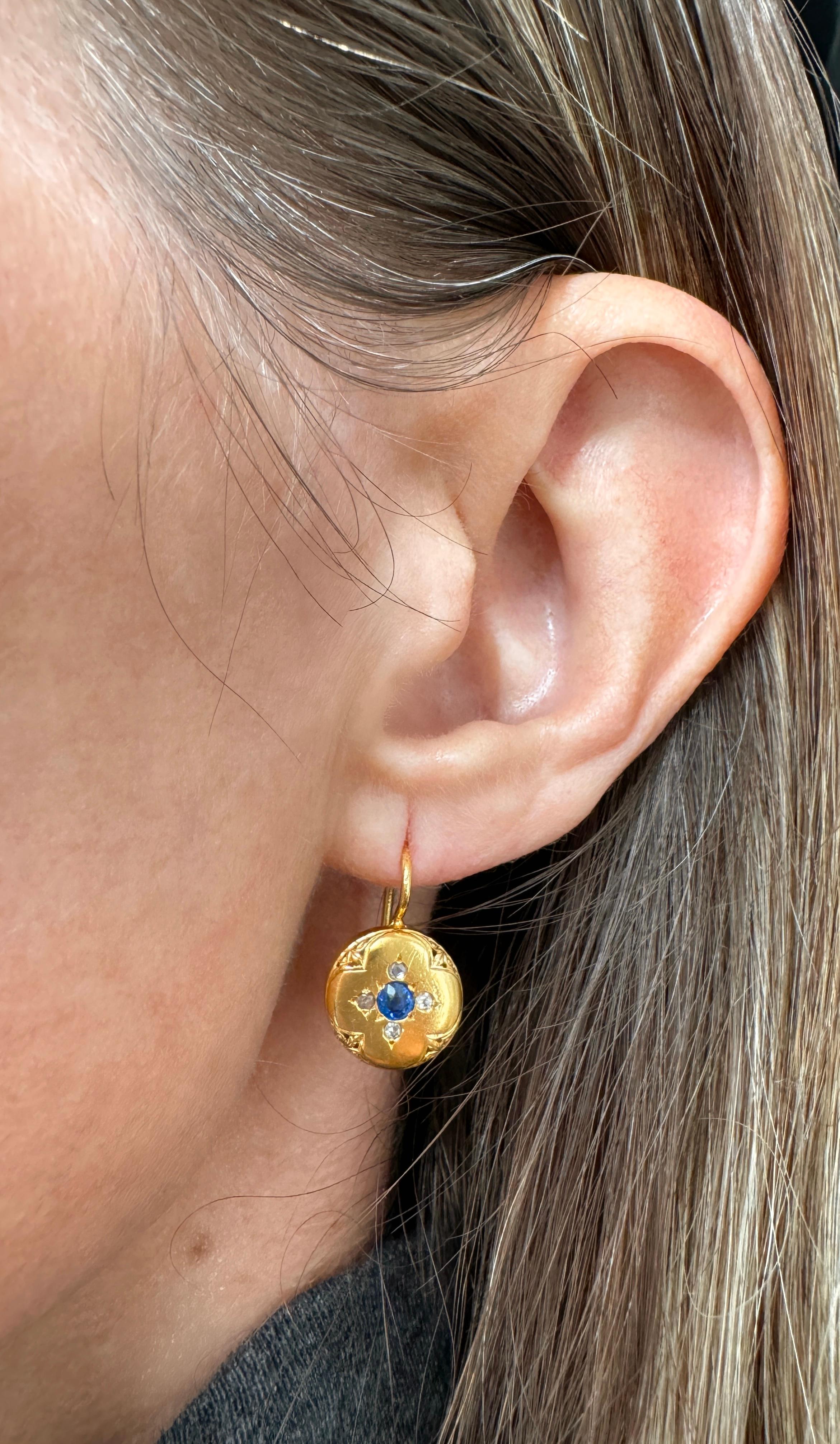 Antike runde „Button“-Ohrringe mit 14k Saphiren und Diamanten Damen im Angebot
