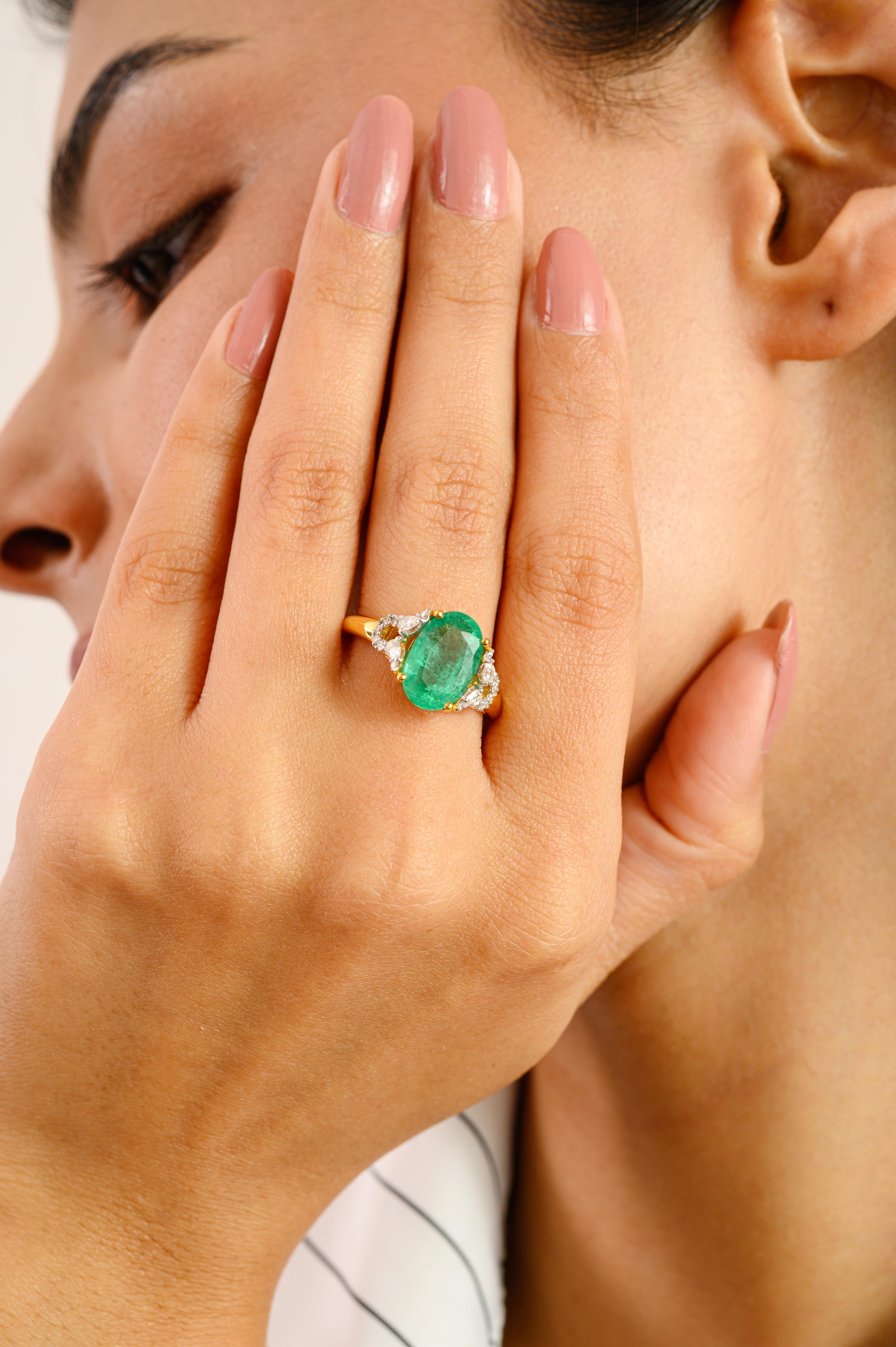 Im Angebot: Antike 14K massivem Gelbgold Oval Smaragd und Diamant-Cocktail-Ring für Sie () 4