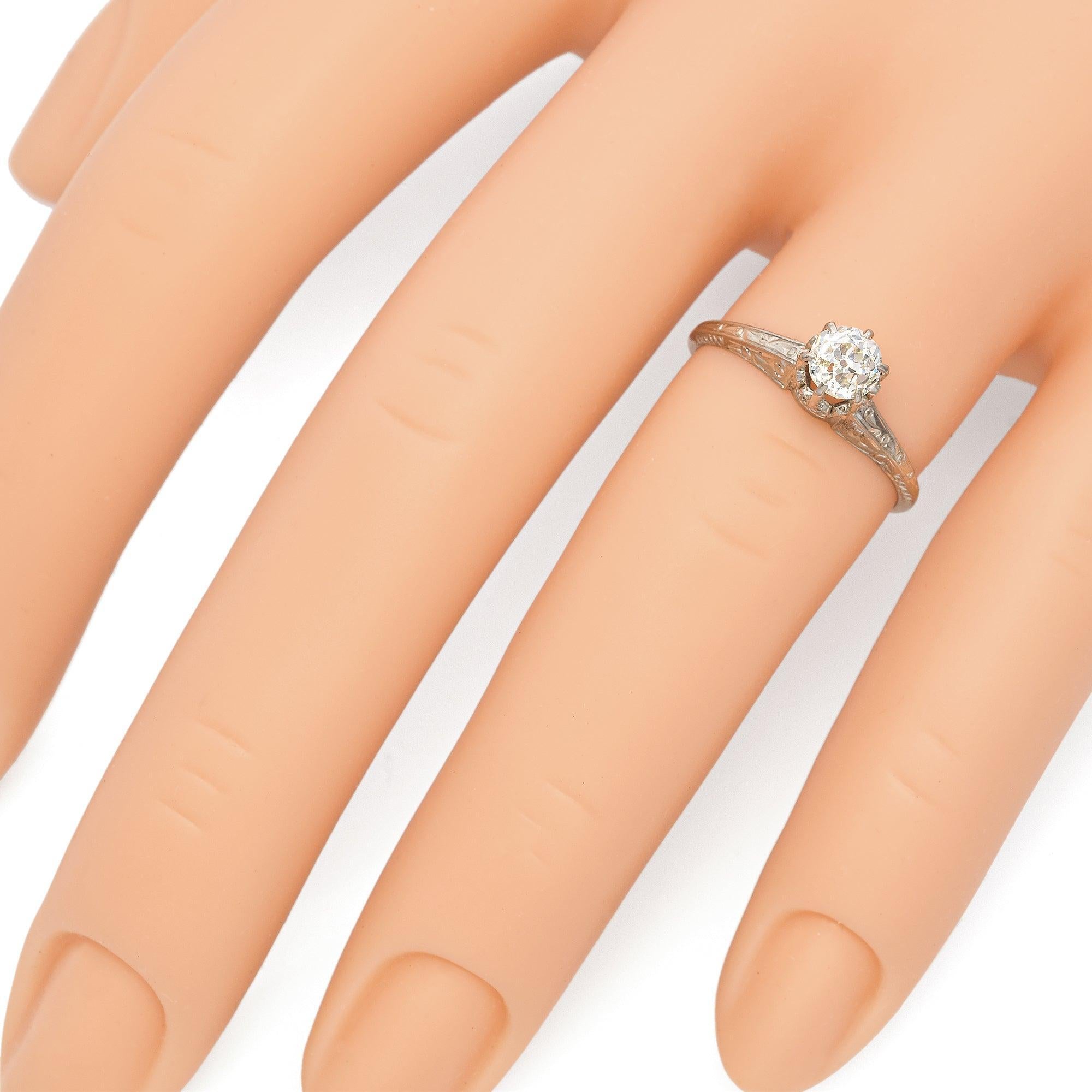 Taille vieille Europe Bague ancienne en or blanc 14K avec diamant de 0,67ct à haute couronne et de type 