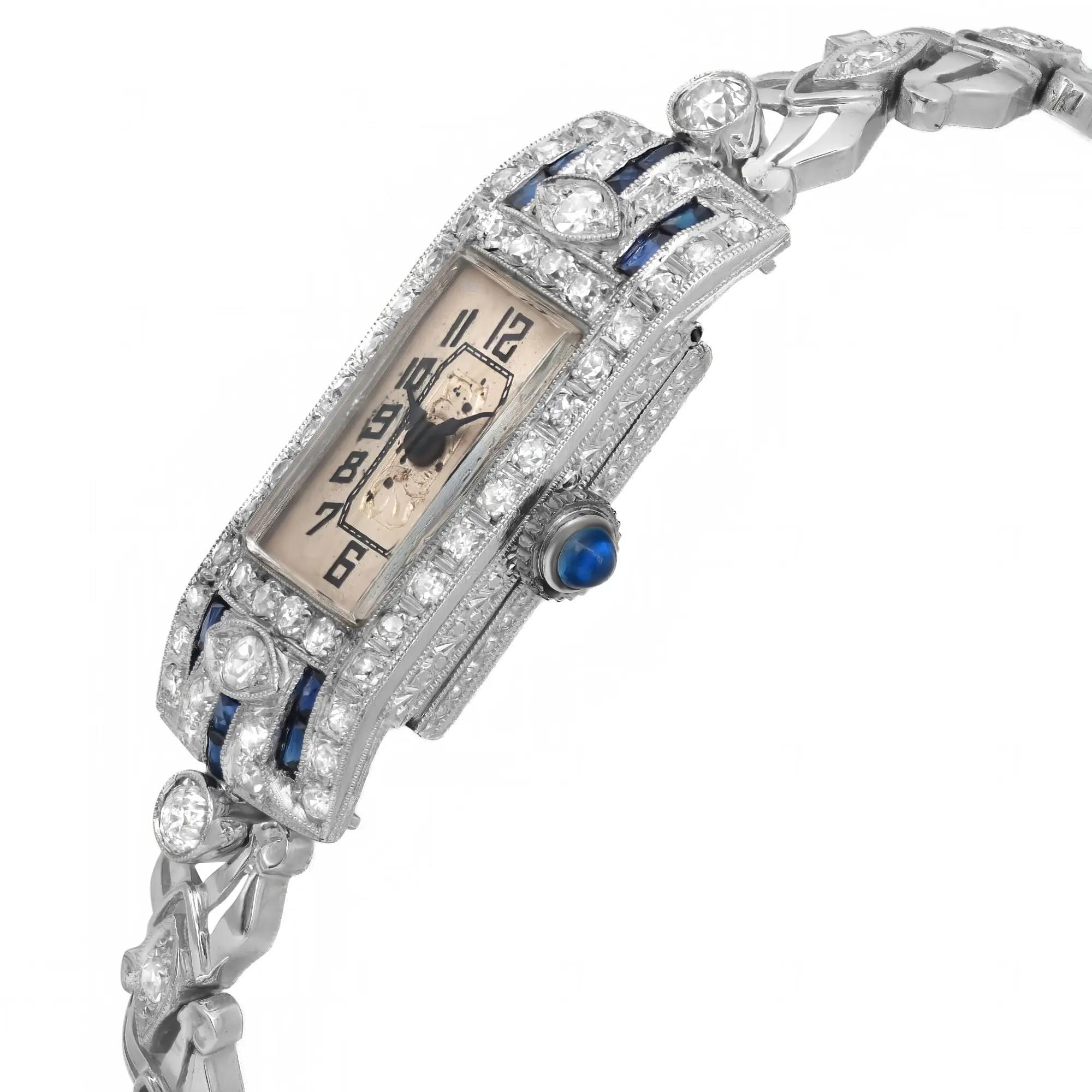 Antiguo Reloj de cuerda manual para señora de oro blanco de 14 quilates, platino, zafiro azul y diamantes en Bastante bueno estado para la venta en New York, NY