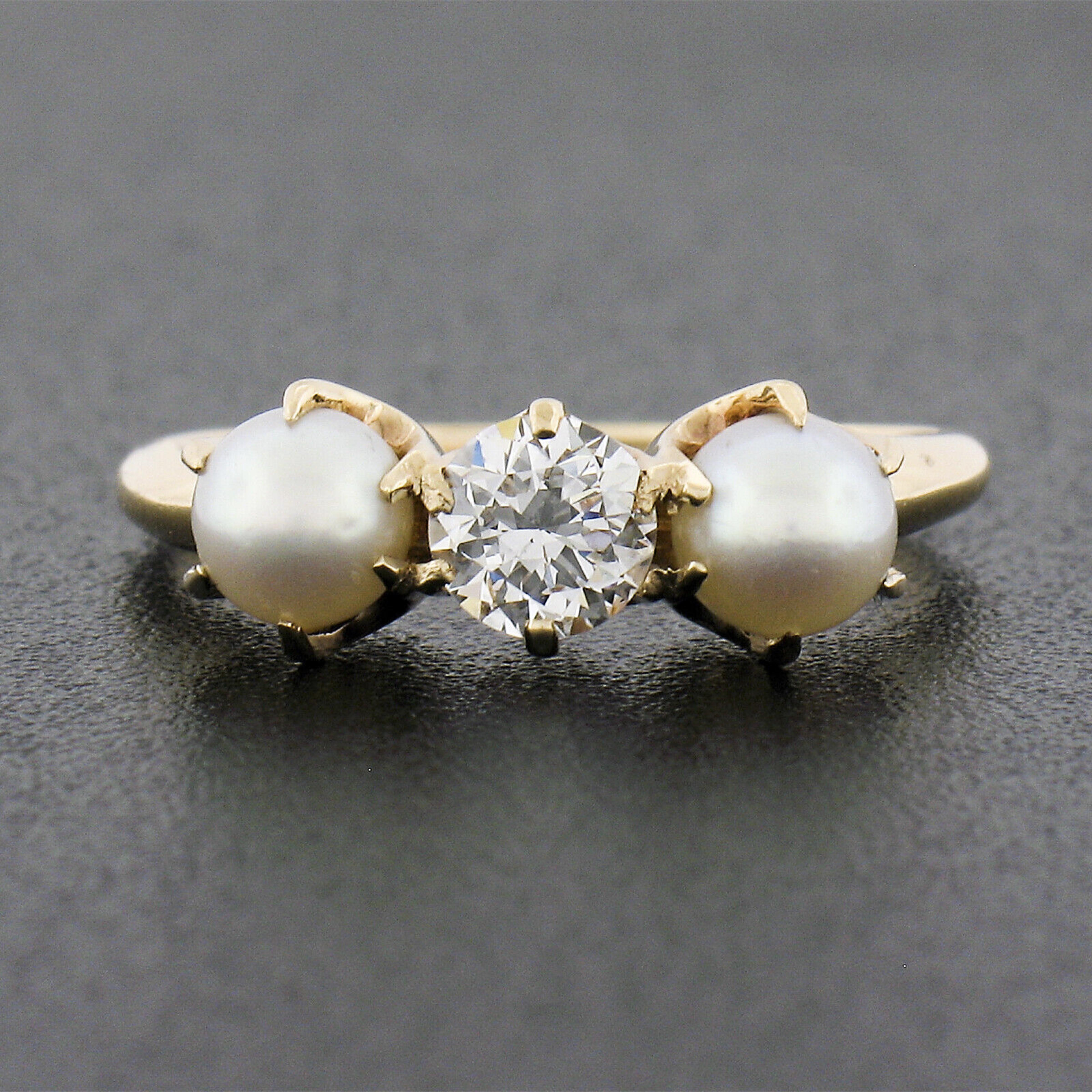 Victorien Bague ancienne en or jaune 14 carats avec diamant européen ancien 0,37 carat et perles accentuées en vente