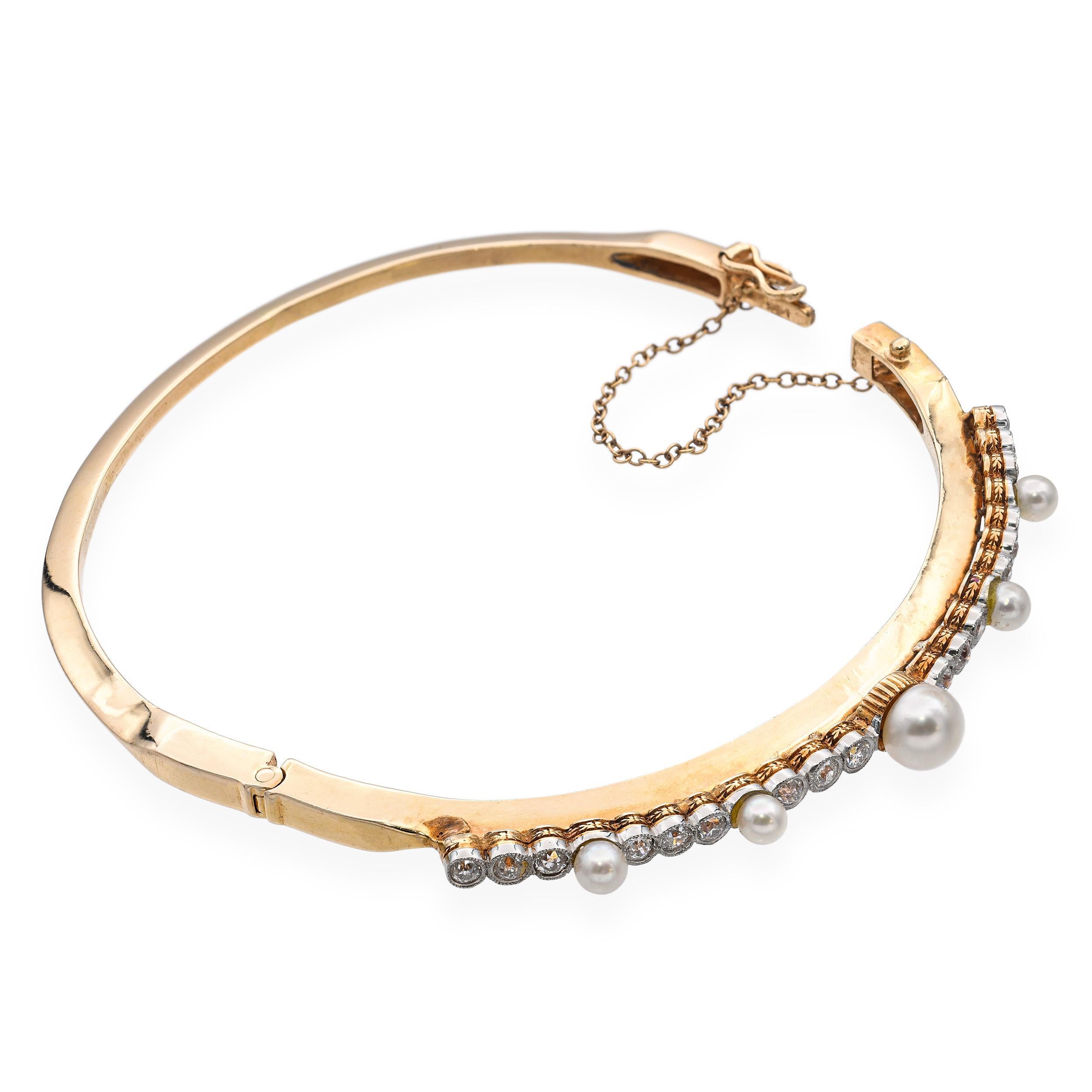 Bracelet ancien en or jaune 14k 0.54tcw diamant et perle à charnière en vente 1