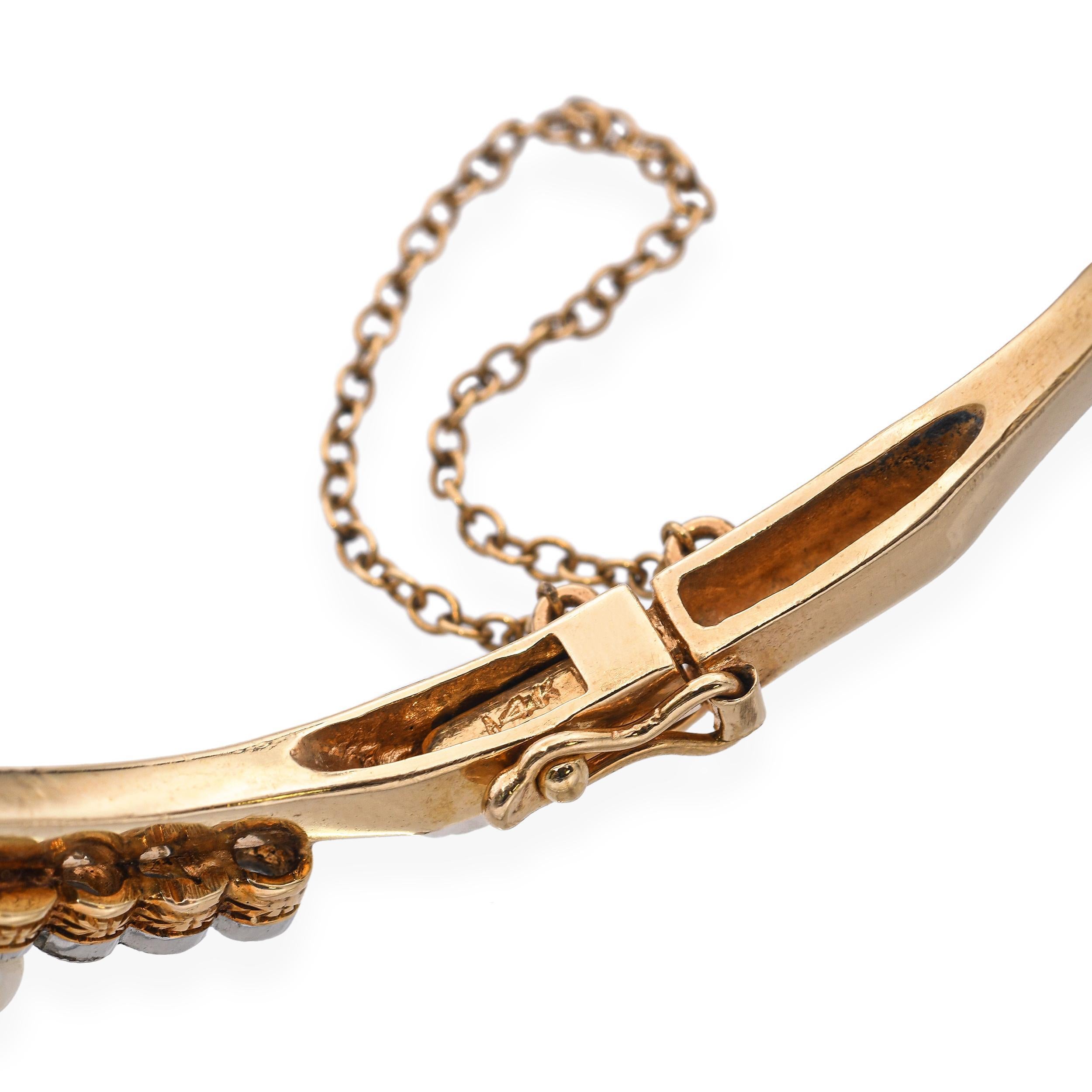 Bracelet ancien en or jaune 14k 0.54tcw diamant et perle à charnière en vente 2
