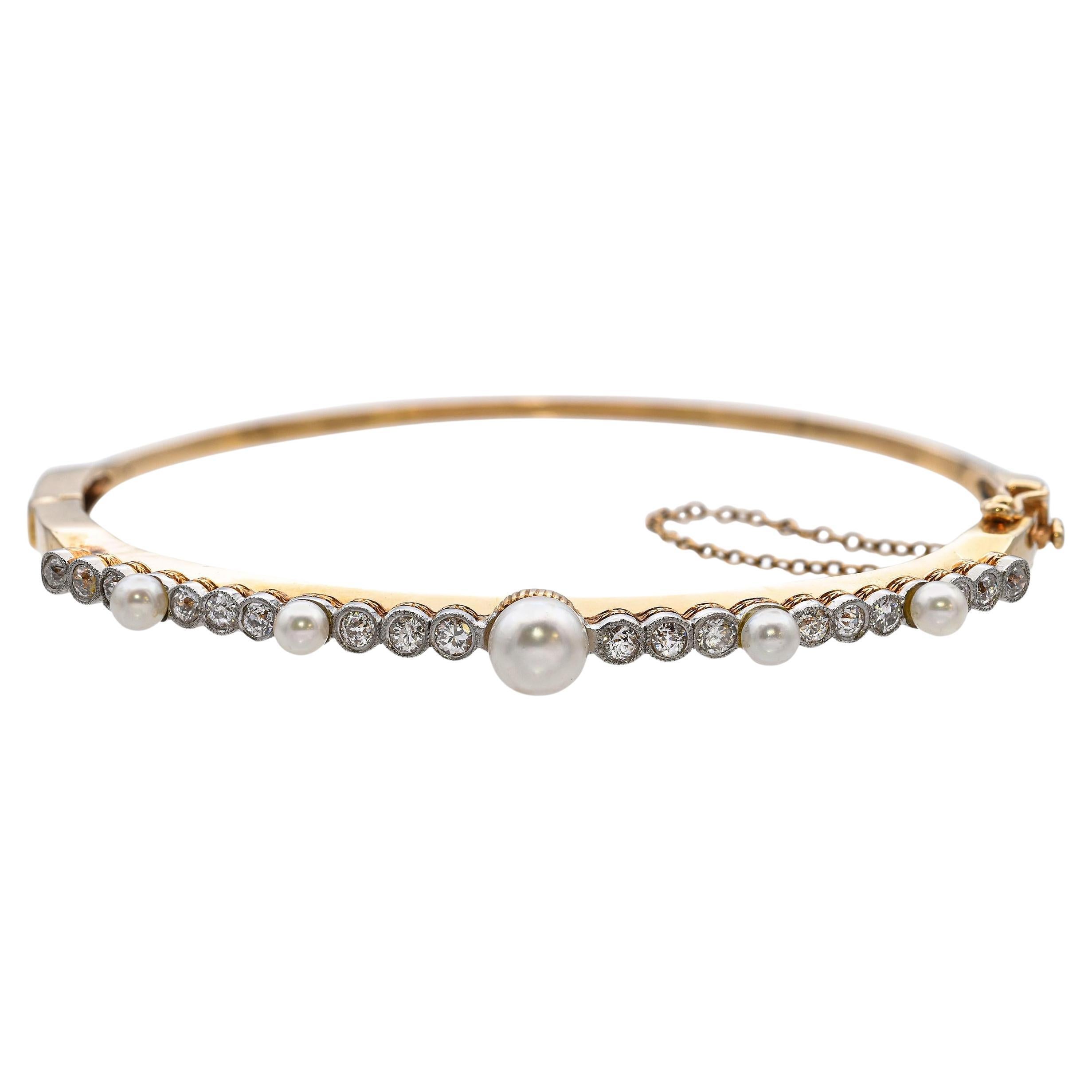 Bracelet ancien en or jaune 14k 0.54tcw diamant et perle à charnière en vente