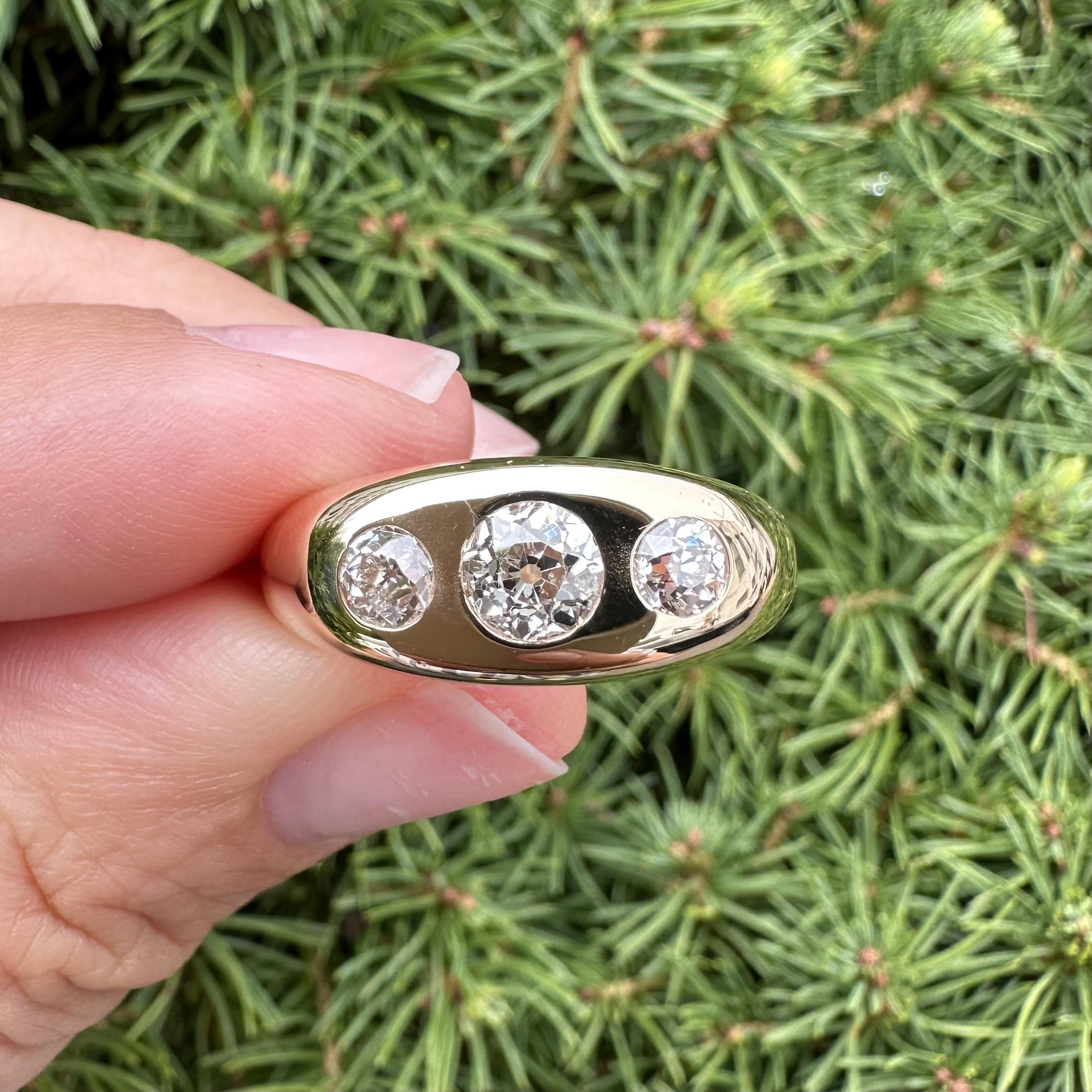 Antique 14k Yellow Gold 1.06ctw Three Old European Diamond Burnish Band Ring For Sale 6
