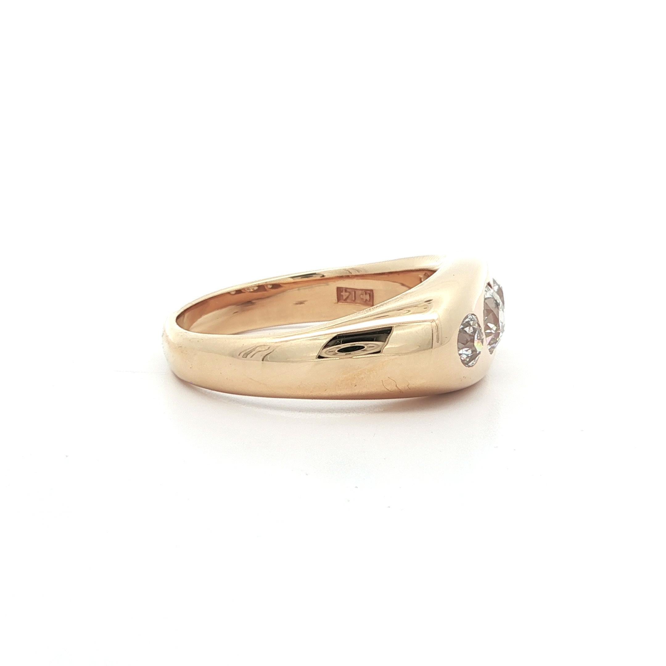 Antique 14k Yellow Gold 1.06ctw Three Old European Diamond Burnish Band Ring For Sale 1