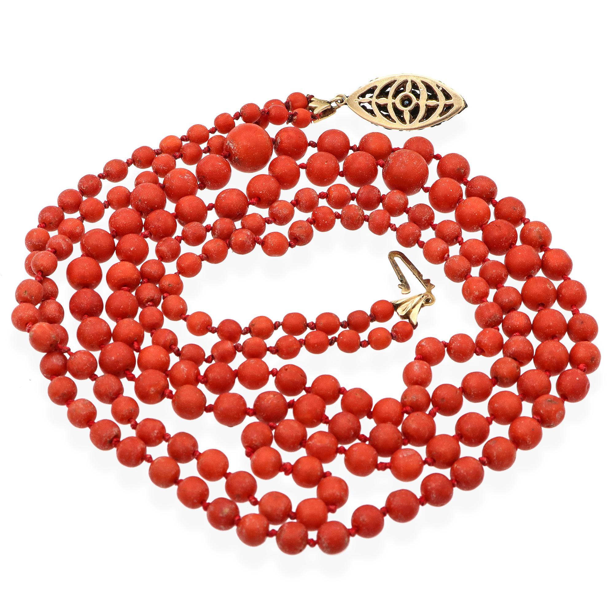 Collana antica a doppio filo in oro giallo 14k e argento con corallo rosso In condizioni buone in vendita a New York, NY