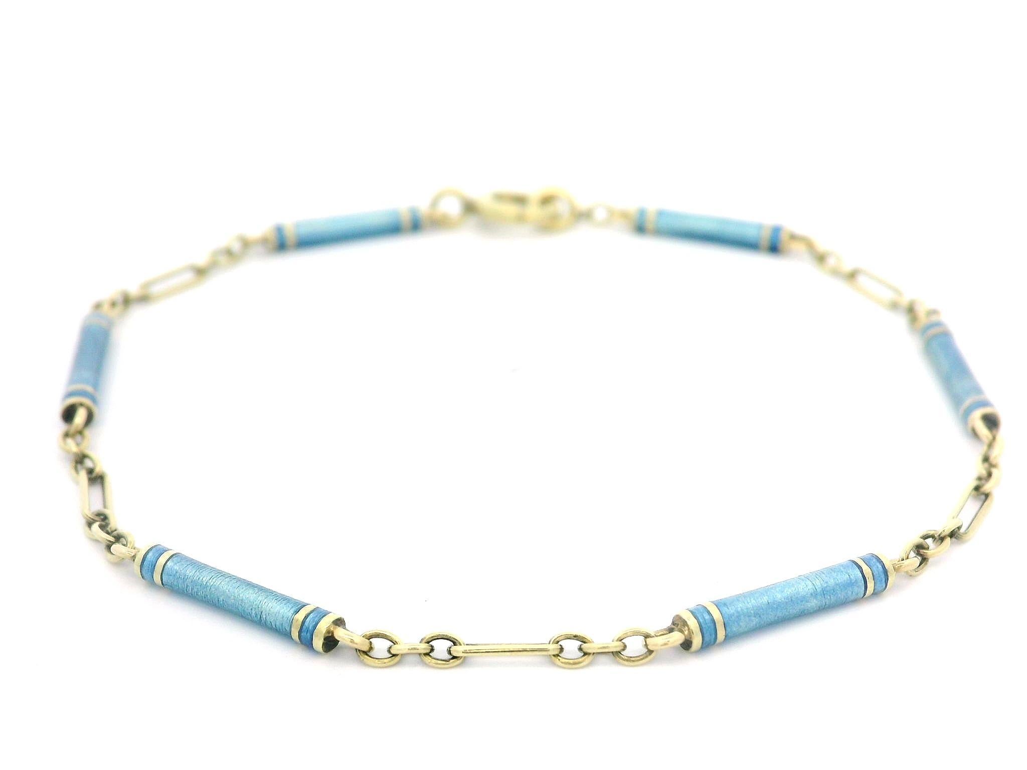 Bracelet breloque ancien en or jaune 14 carats et émail bleu enveloppé Pour femmes en vente