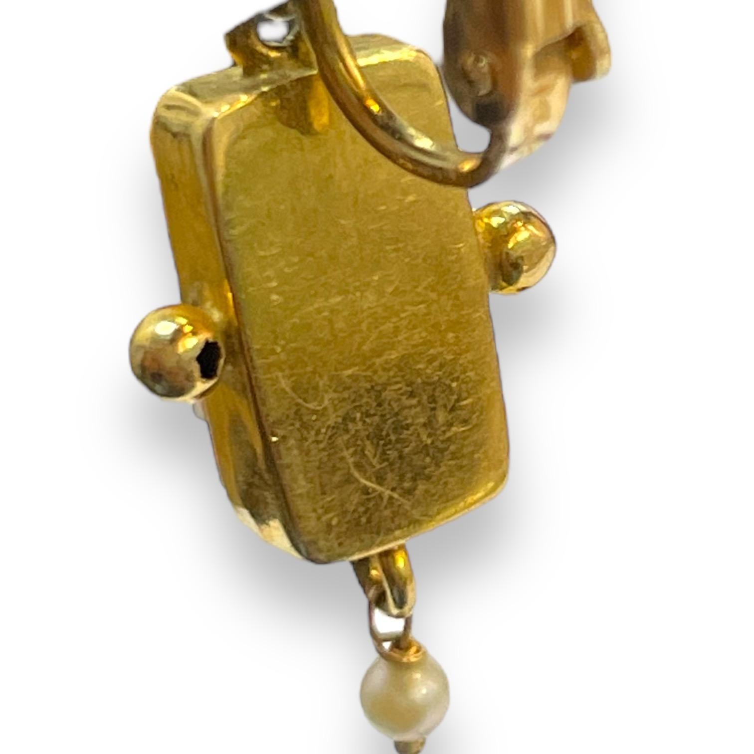 Antique 14K Yellow Gold Cameo Drop Earrings In Excellent Condition For Sale In New York, NY