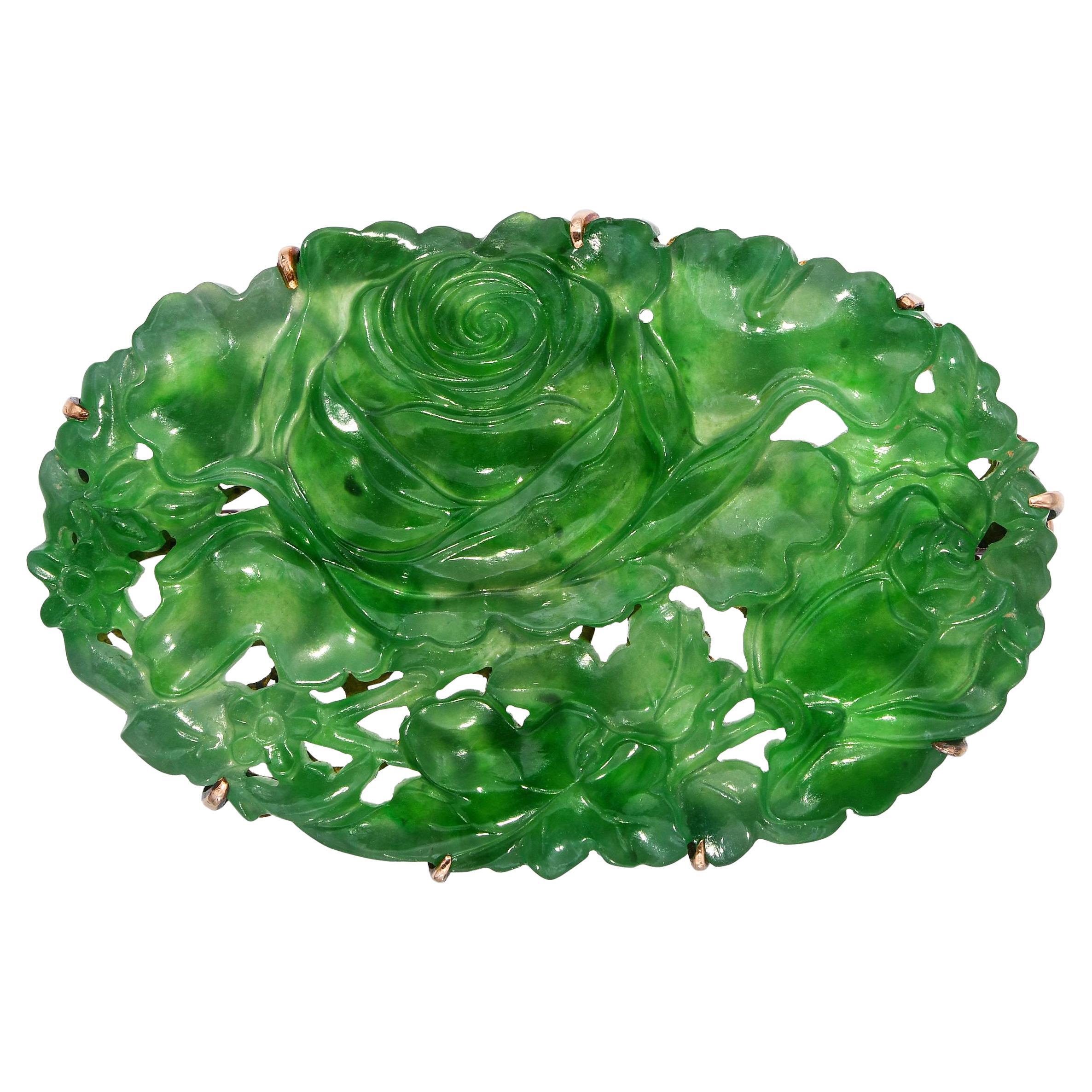 Broche ancienne en or jaune 14k à motif floral sculpté GIA type A en jade birman