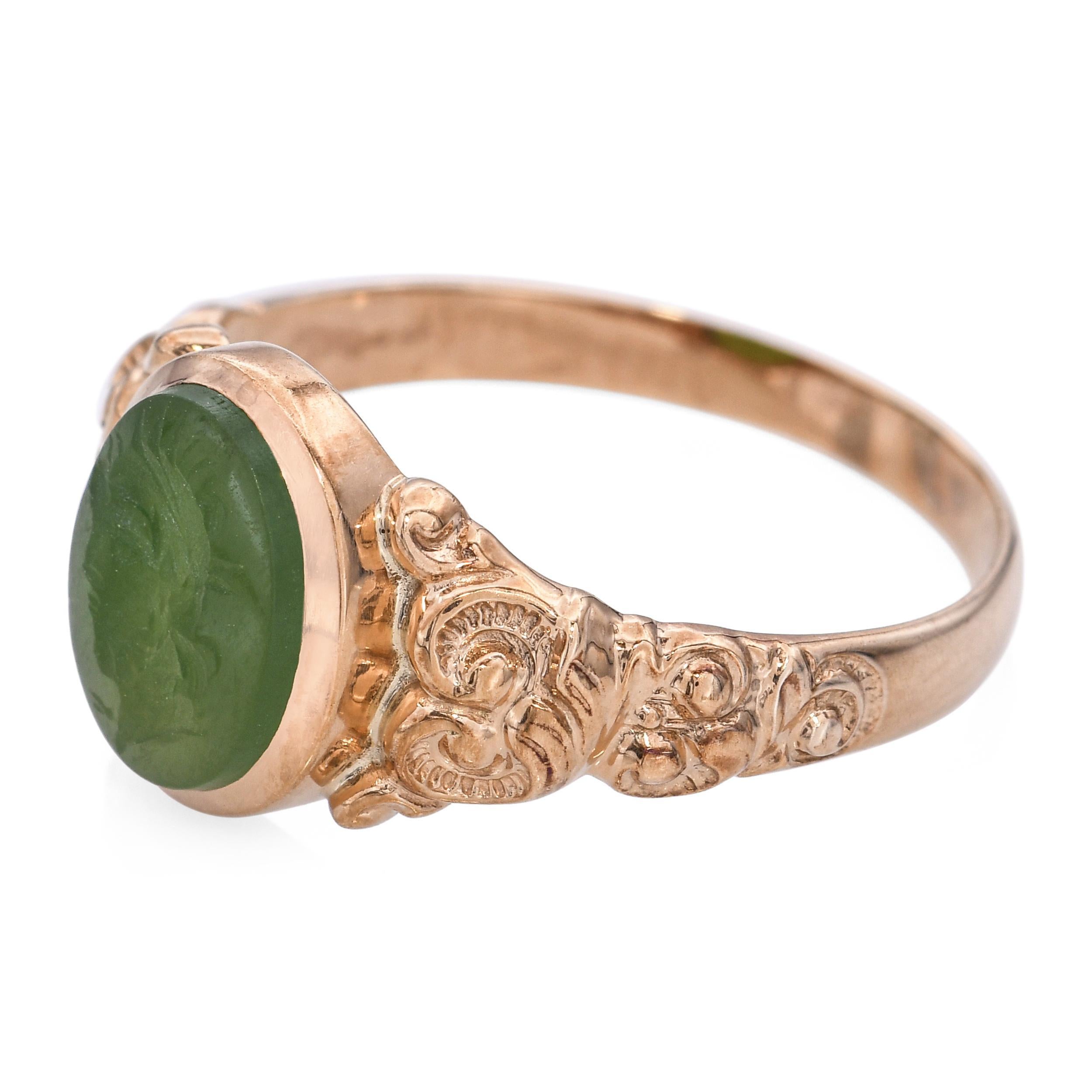 Cabochon Anello antico con calcedonio romano in oro giallo 14k in vendita