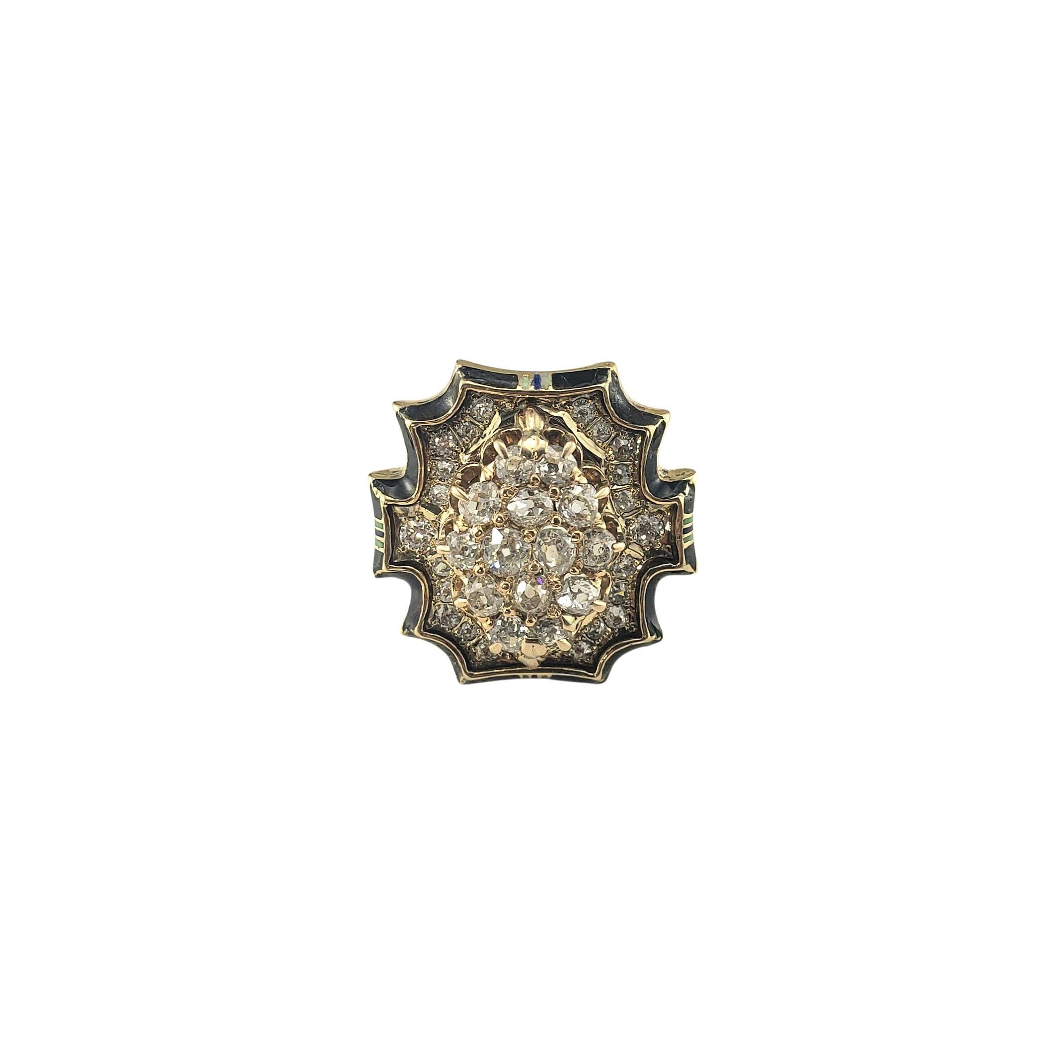 Antico anello a grappolo in oro giallo 14K con diamanti, onice e smalto, misura 5

Questo audace anello d'epoca mette in mostra uno splendido gruppo di 38 diamanti taglio old mine incastonati in caldo oro giallo 14K. Il centro scintillante è