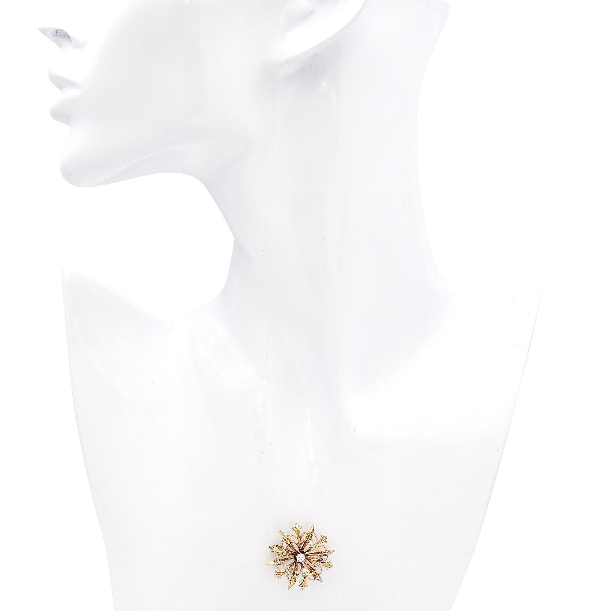 Taille ronde Broche ancienne en or jaune 14k avec étoile et diamant en vente