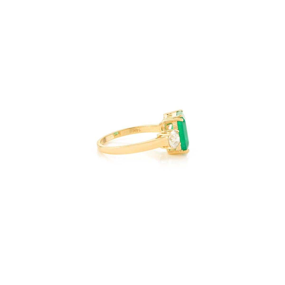 in vendita:  Antico anello a tre pietre in oro giallo 14k con smeraldo e diamante taglio ottagono per lei 3