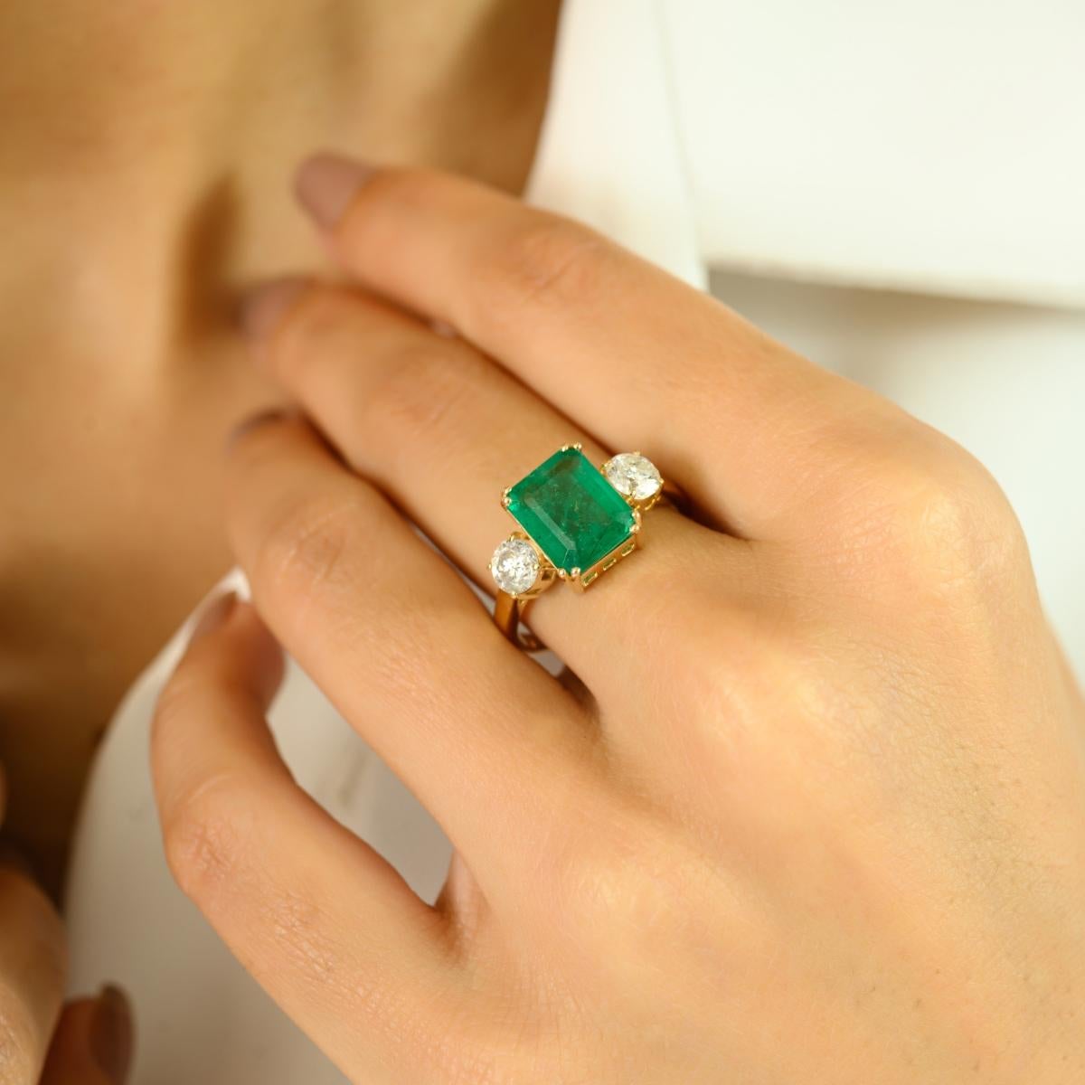 in vendita:  Antico anello a tre pietre in oro giallo 14k con smeraldo e diamante taglio ottagono per lei 4