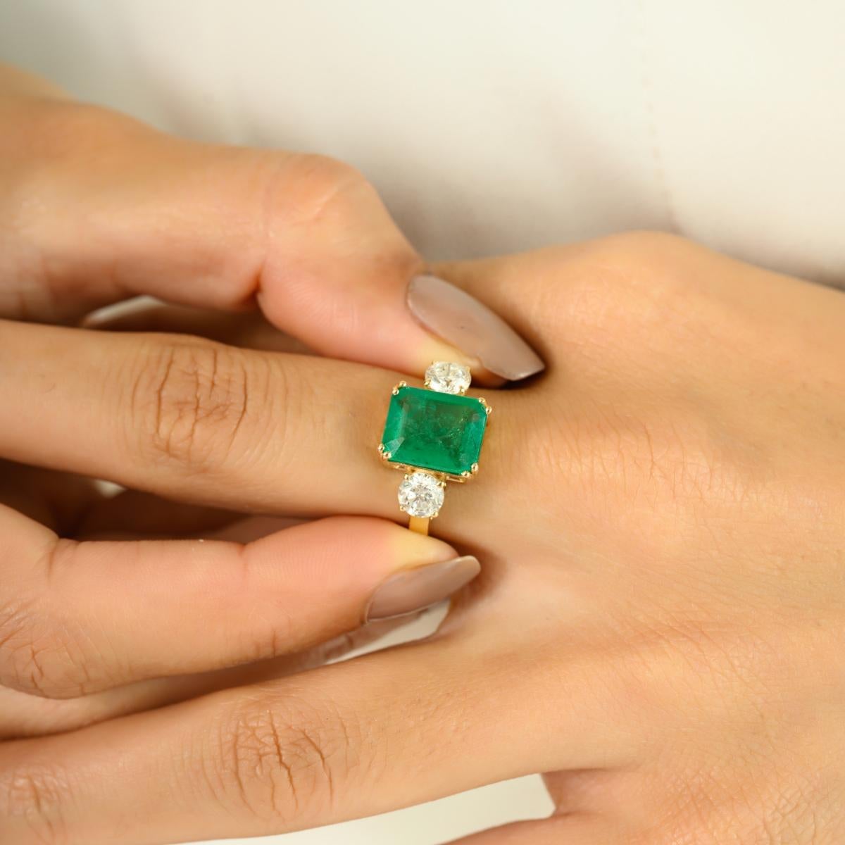 in vendita:  Antico anello a tre pietre in oro giallo 14k con smeraldo e diamante taglio ottagono per lei 6