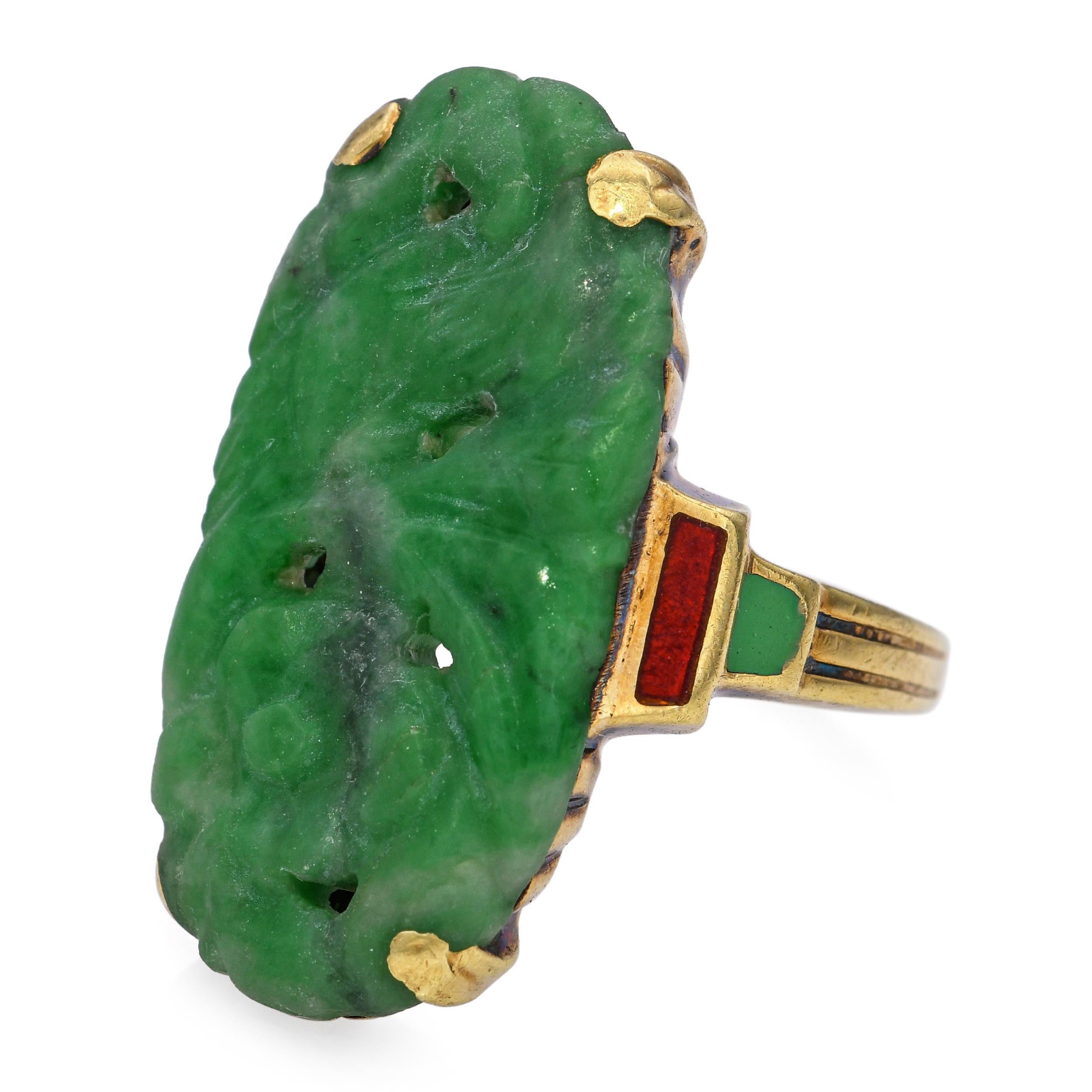 Antique 14k Yellow Gold Enamel and Jade Ring In Good Condition For Sale In New York, NY