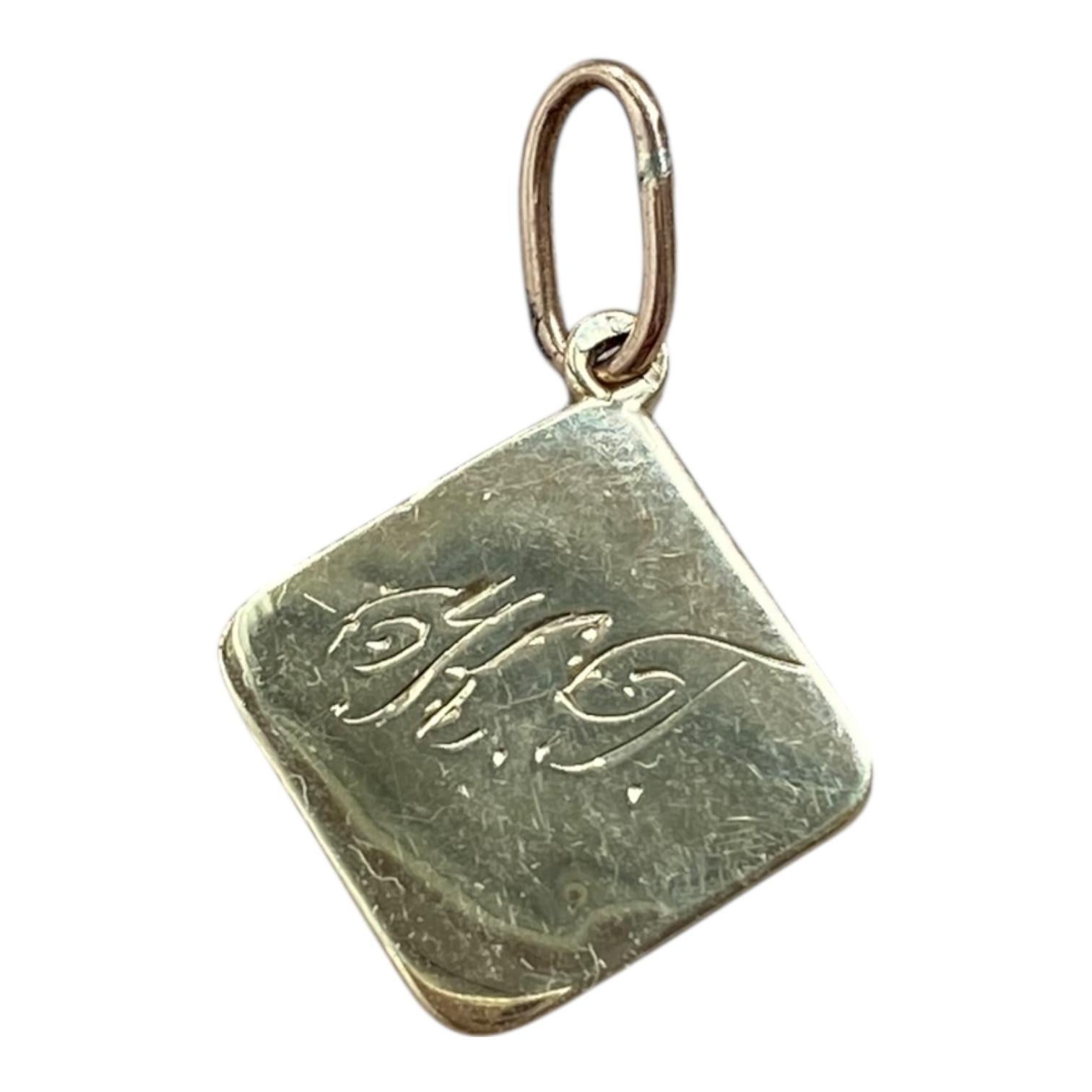 Antike 14K Gelbgold Emaille vierblättrige Kleeblatt Charm Anhänger im Angebot 2
