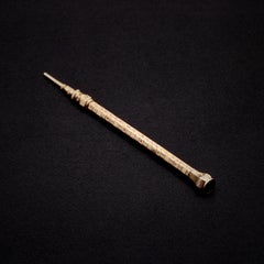 Portaminas antiguo de oro amarillo de 14 quilates grabado y torneado a motor