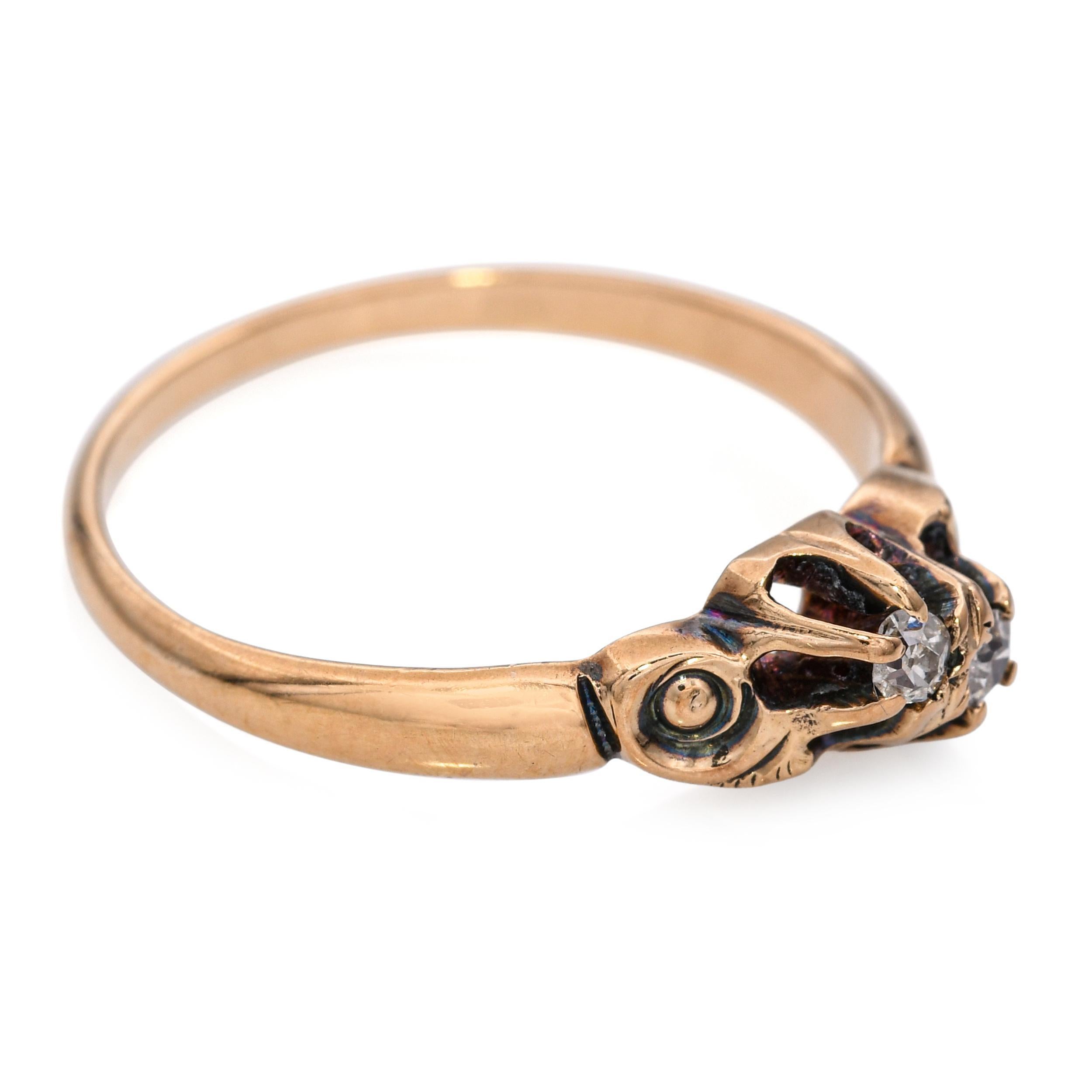 Bague ancienne en or jaune 14k à motif de tourbillon de diamants taillés à l'ancienne en vente 2