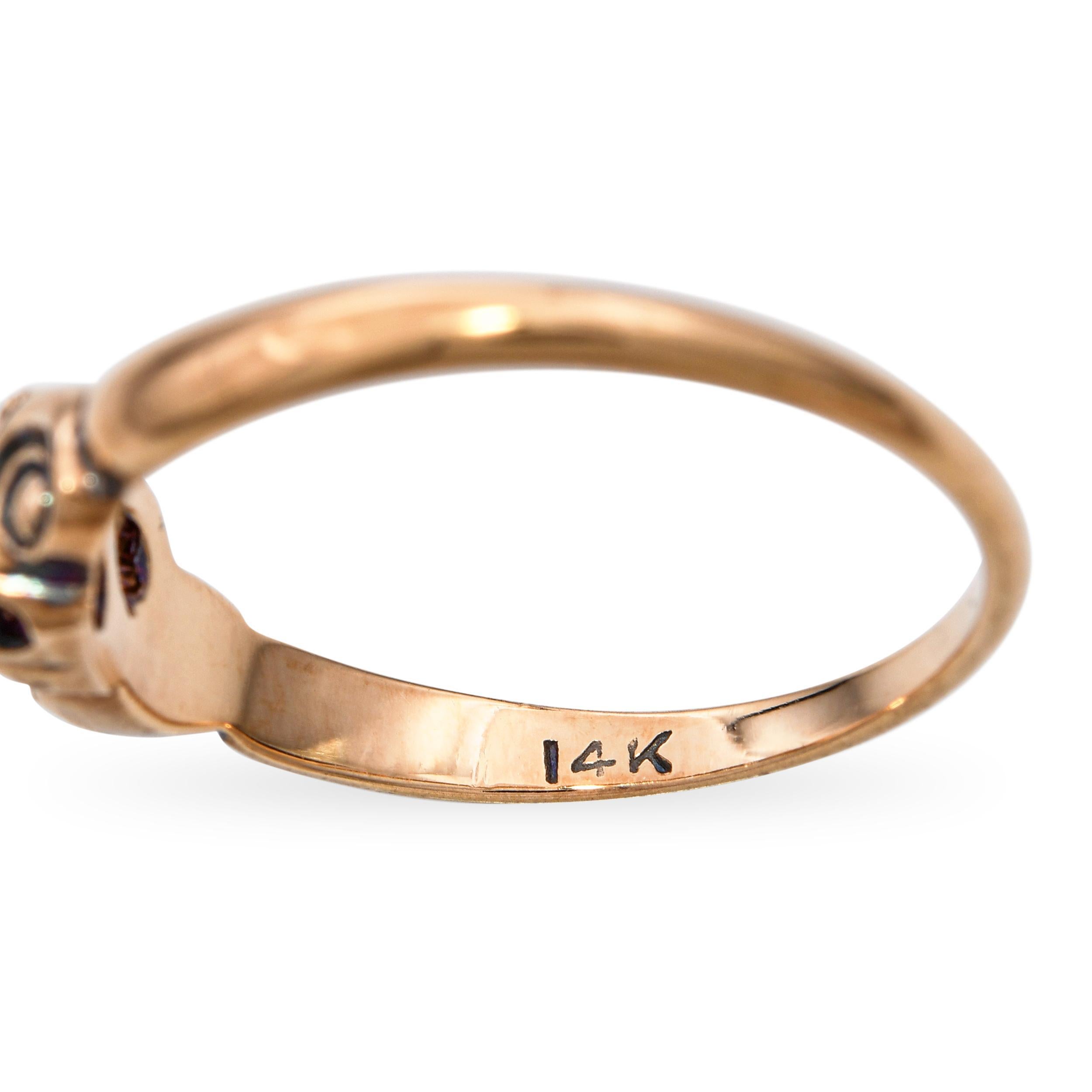 Bague ancienne en or jaune 14k à motif de tourbillon de diamants taillés à l'ancienne en vente 3