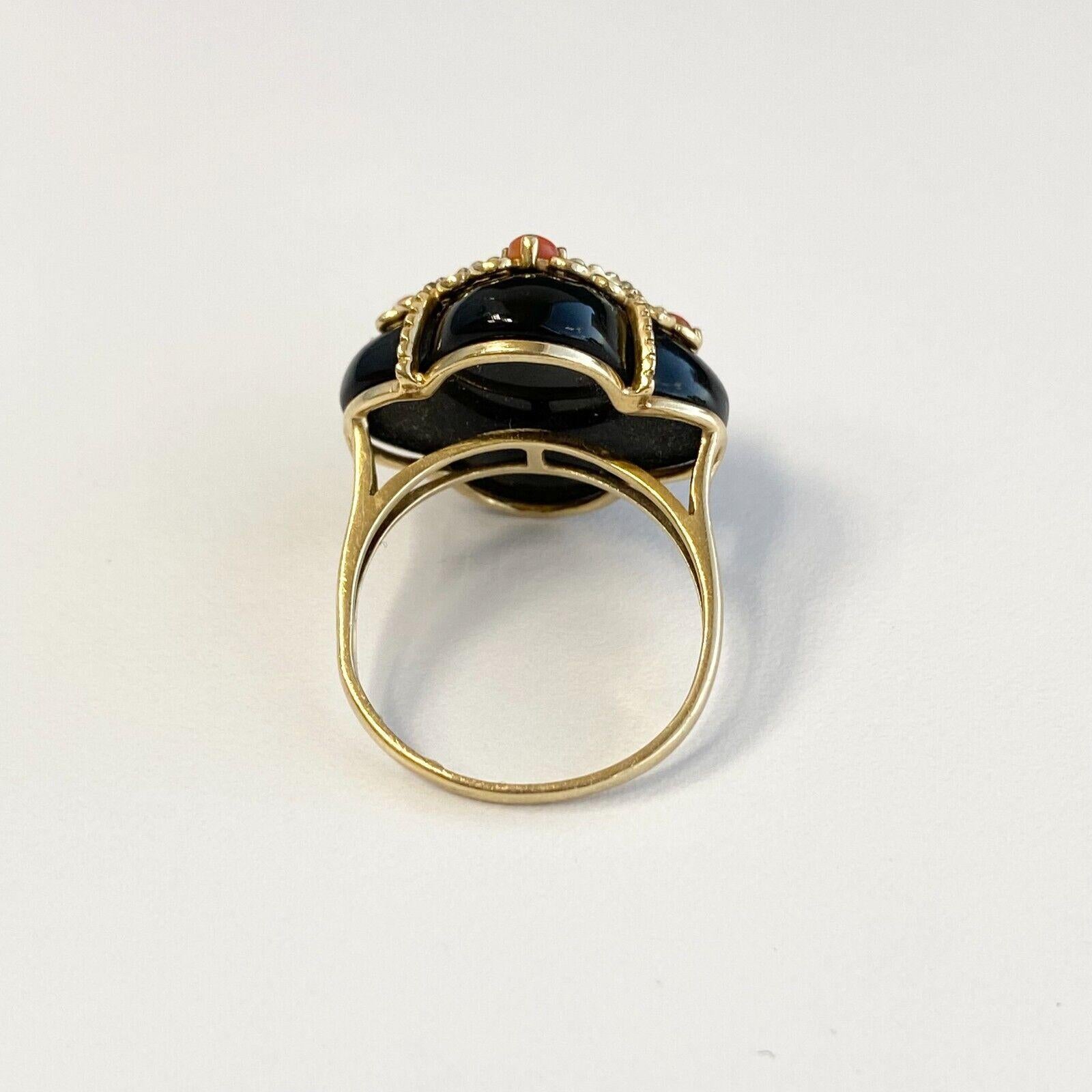 Antique 14k Yellow Gold Onyx, Coral and Turquoise Ring In Excellent Condition In Los Angeles, CA