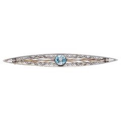 Broche ancienne en or jaune 14k et platine en filigrane 0.7ct Blue Topaz Bar Brooch