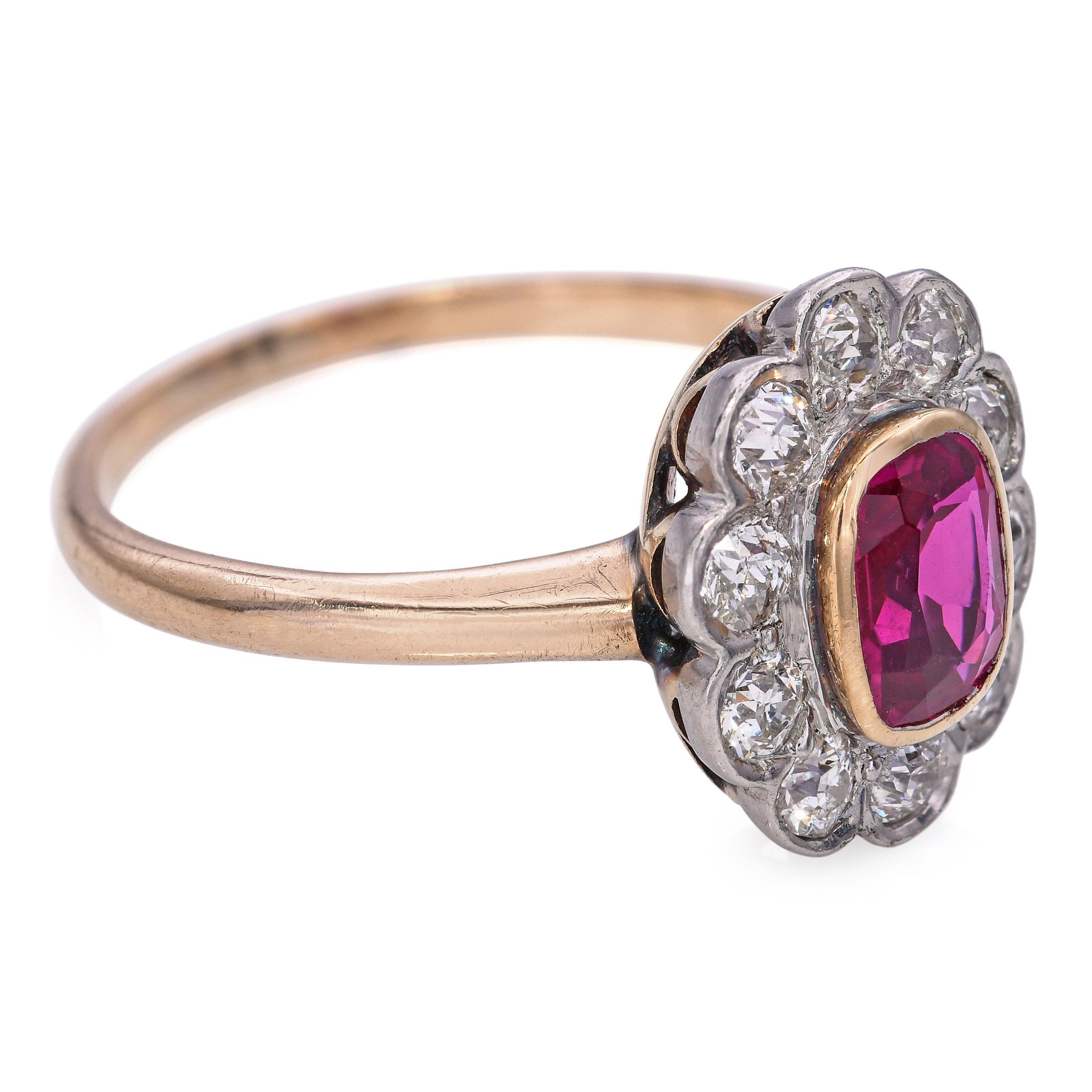 Anello antico in oro giallo 14k e platino 0,51ct con rubino e diamante a raggiera in vendita 1