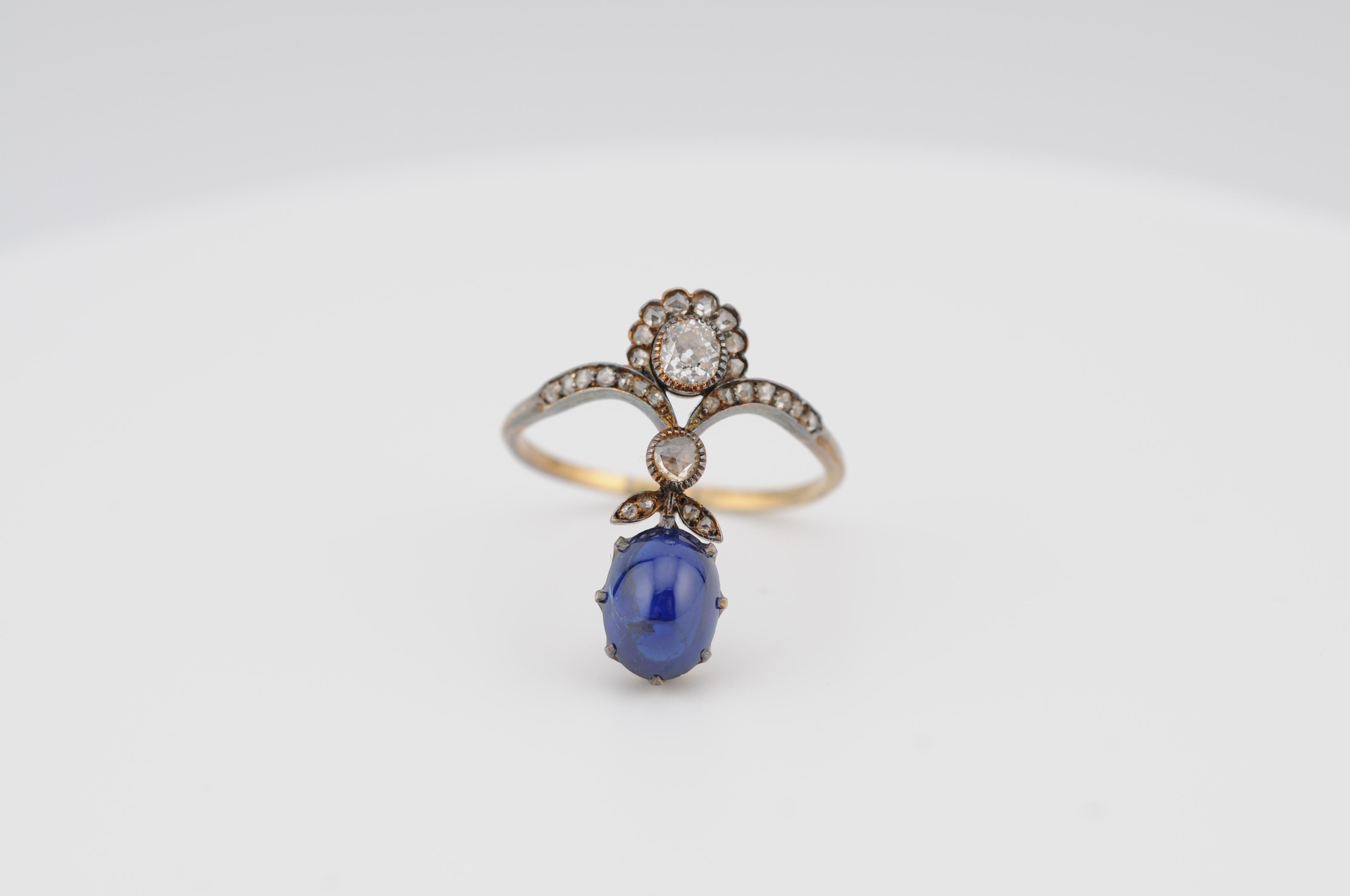 Art déco Bague ancienne en or jaune 14 carats avec saphir bleu roi en vente