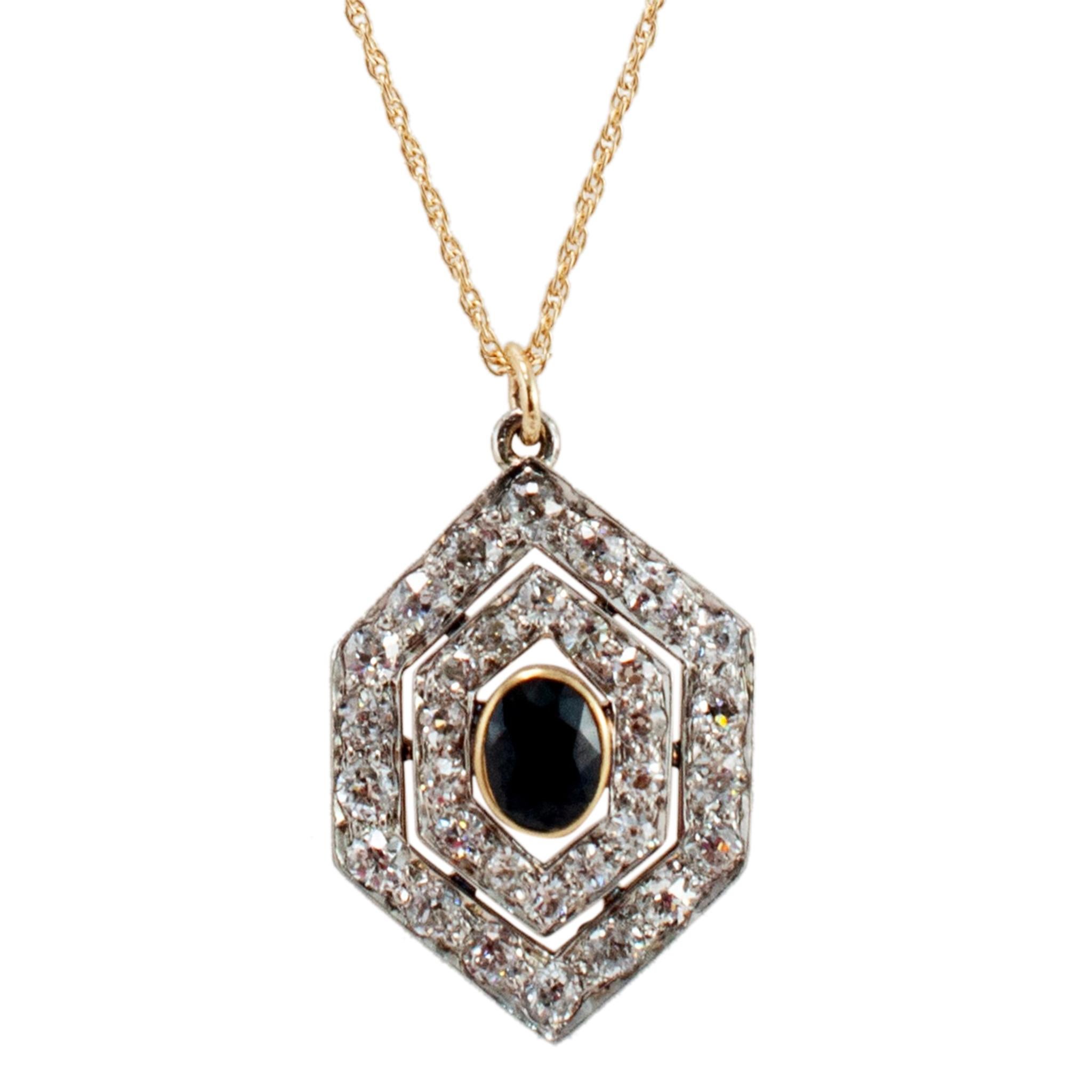 Geschlecht: Damen

Metall Typ: 14K Gelbgold

Länge: 16,00 Zoll

Gewicht: 5.12 Gramm

Eine Damen 14K Gelbgold Diamant und Saphir antike Halskette. Graviert mit 