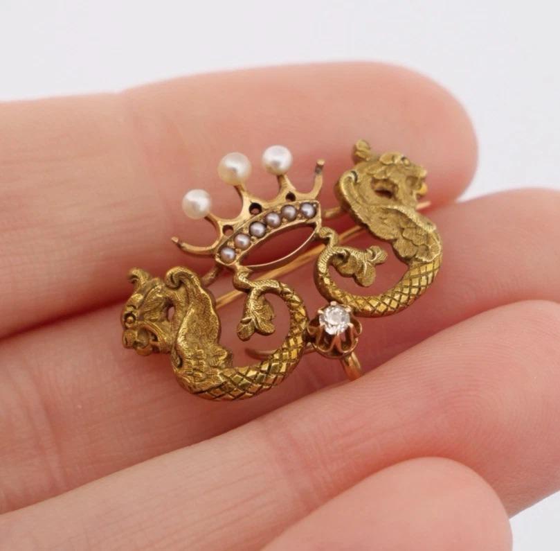 Antike 14K Gelbgold Samen Perle & Diamant 3,18g Dragon Crown Enhancer Brosche (Brillantschliff) im Angebot