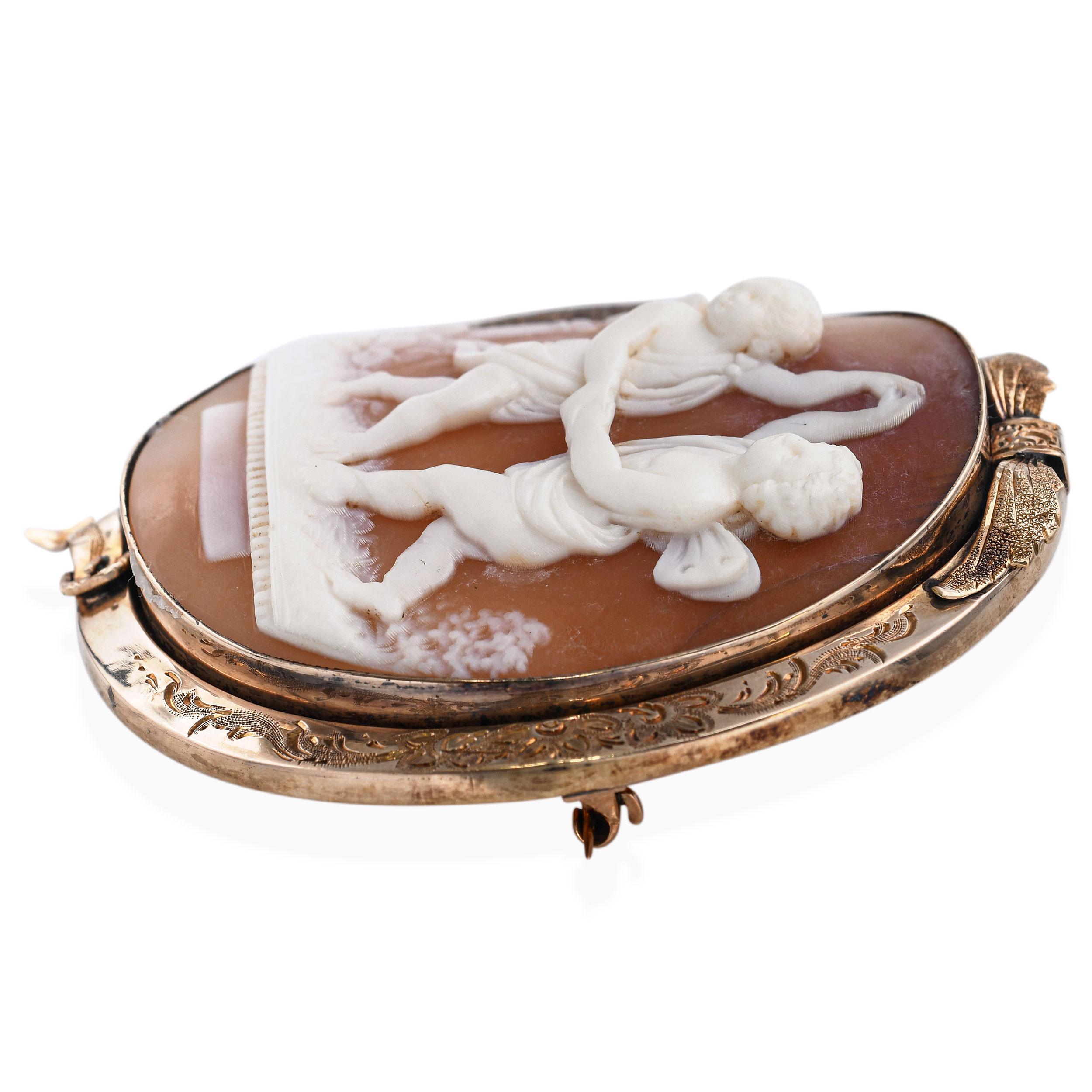 Broche ancienne en or jaune 14k avec camée en forme de coquillage en vente 1