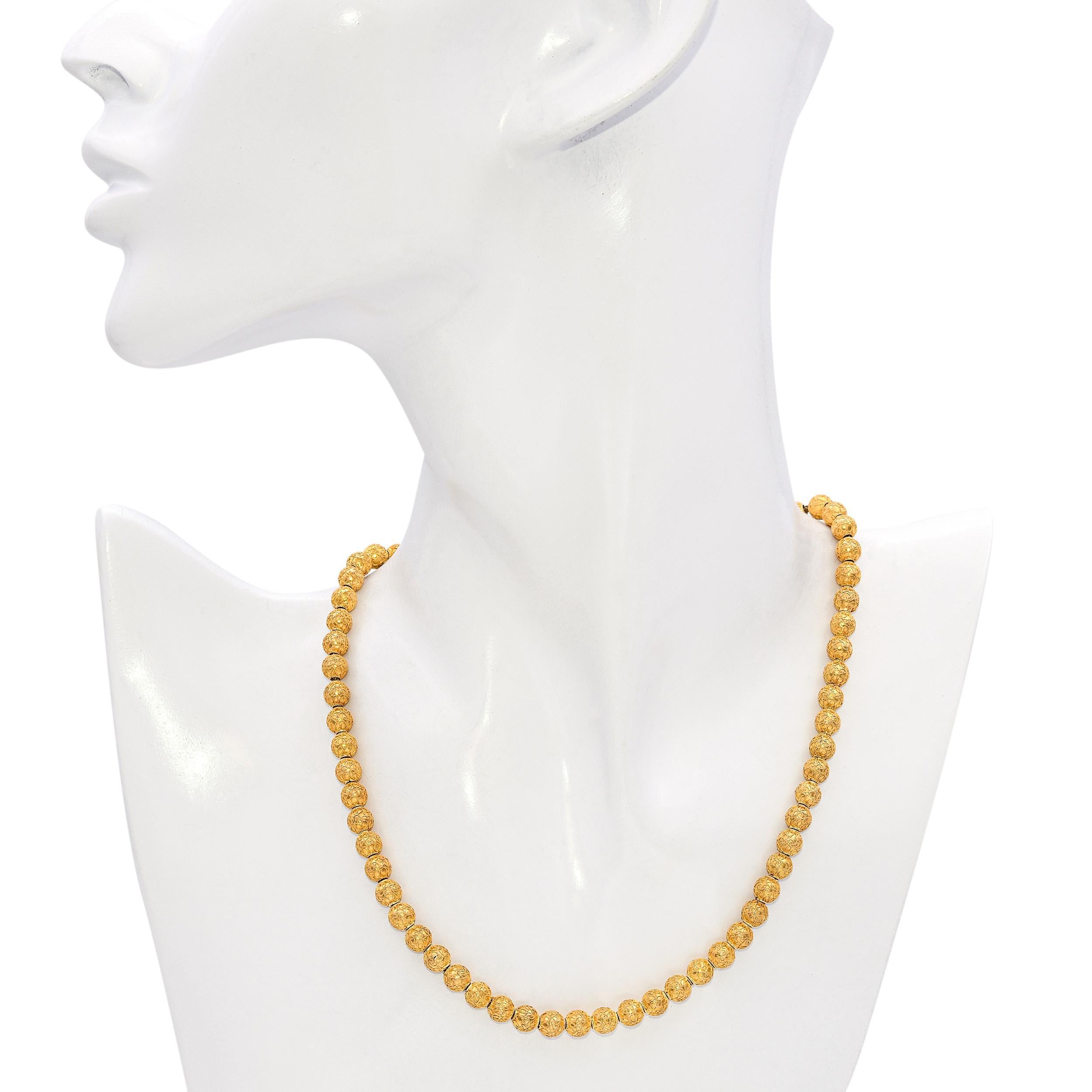 Collier ancien en or jaune 14k à perles texturées Bon état - En vente à New York, NY