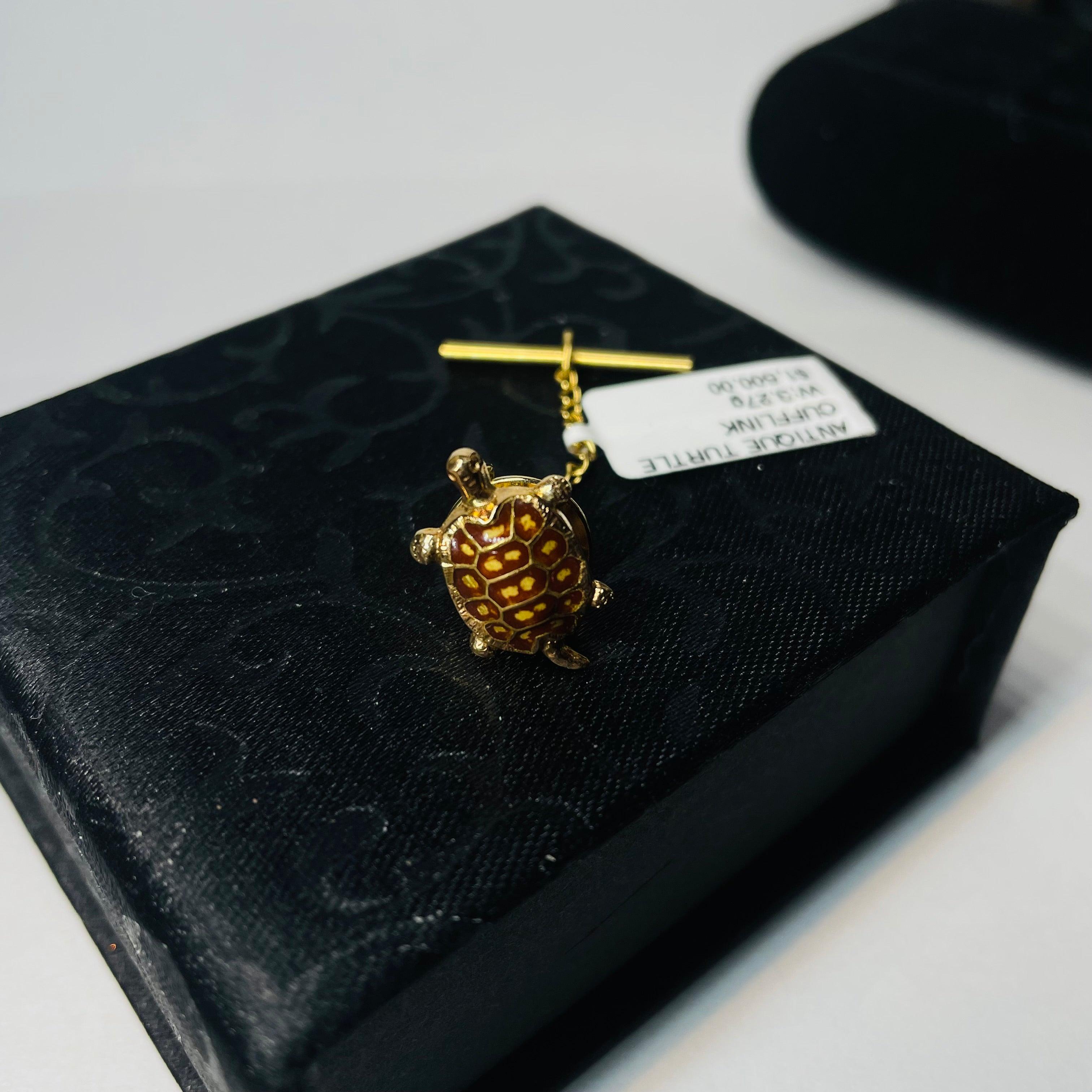 Antiker 14K Gelbgold Schildkröte Manschettenknopf im Zustand „Gut“ im Angebot in New York, NY