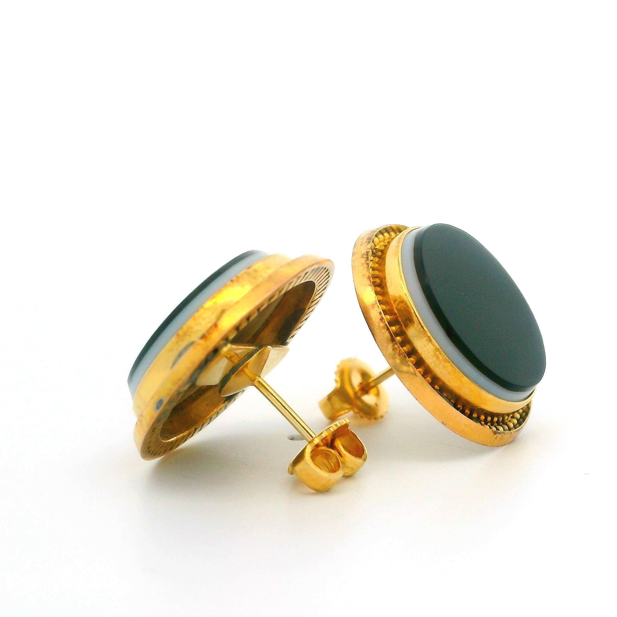 Boucles d'oreilles anciennes boutons rondes en or jaune 14 carats avec agate non sculptée Pour femmes en vente