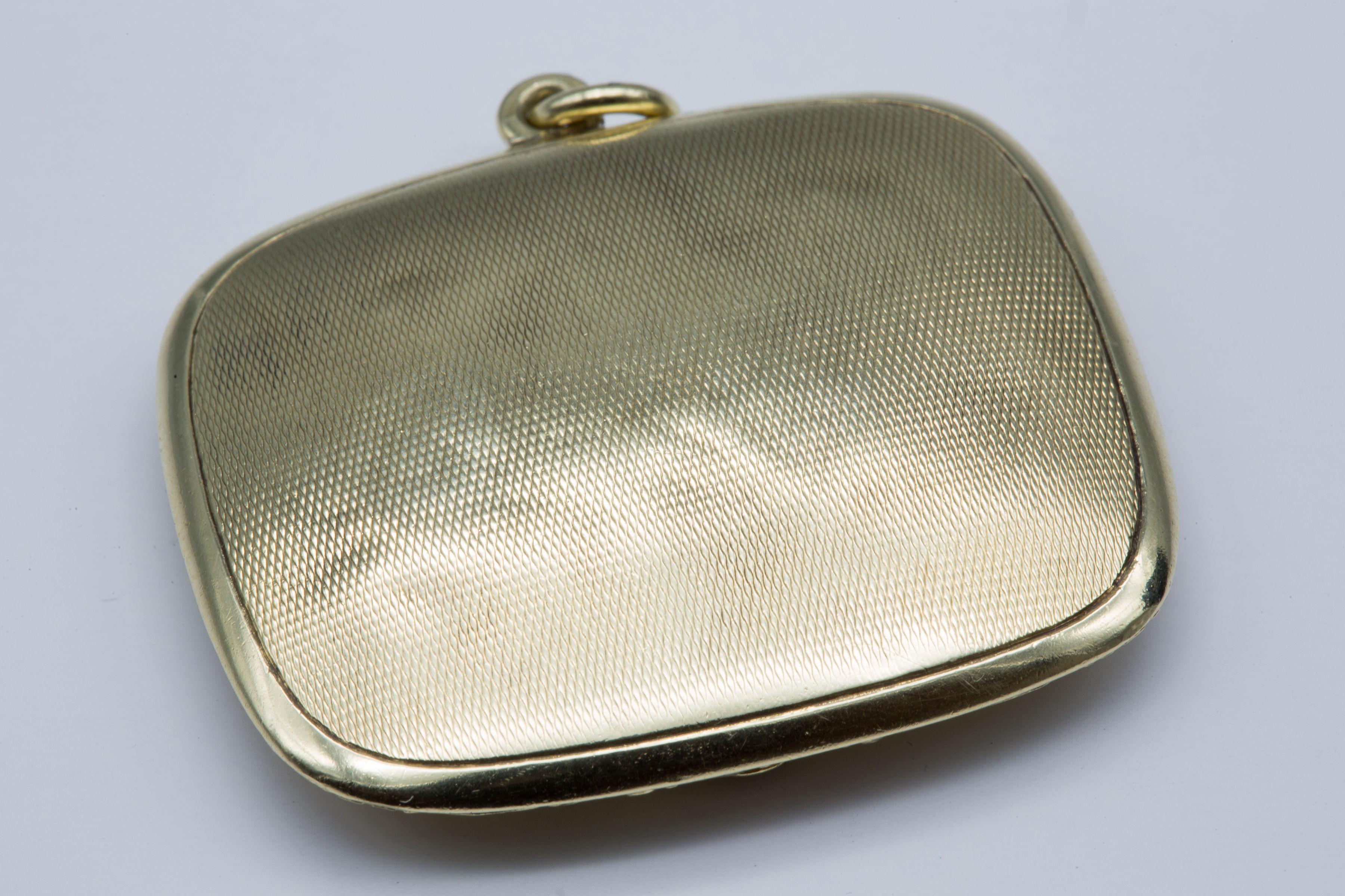 Scatola/pendente antico in oro giallo 14k, unico Chatelaine in vendita 6