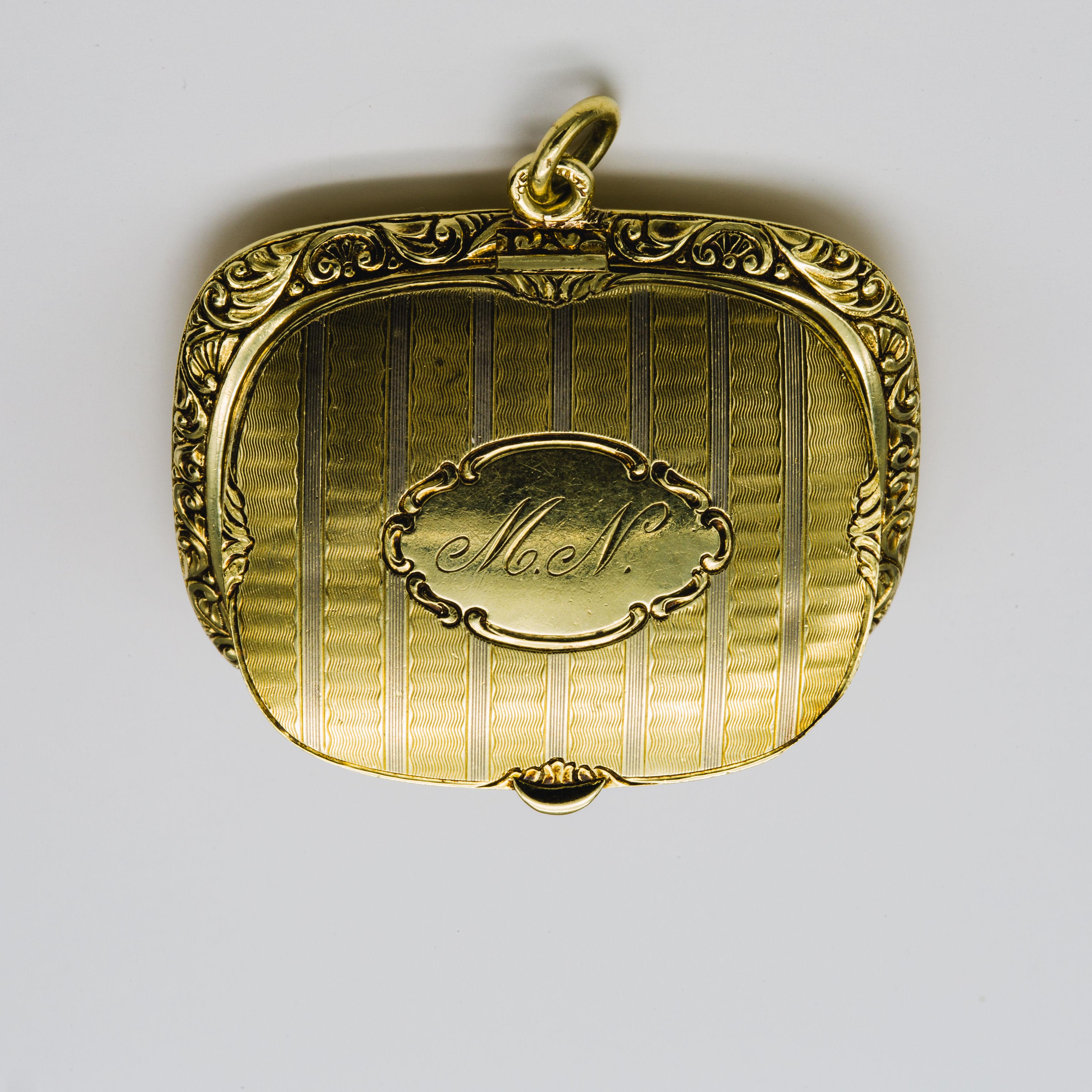 Scatola/pendente antico in oro giallo 14k, unico Chatelaine in vendita 9
