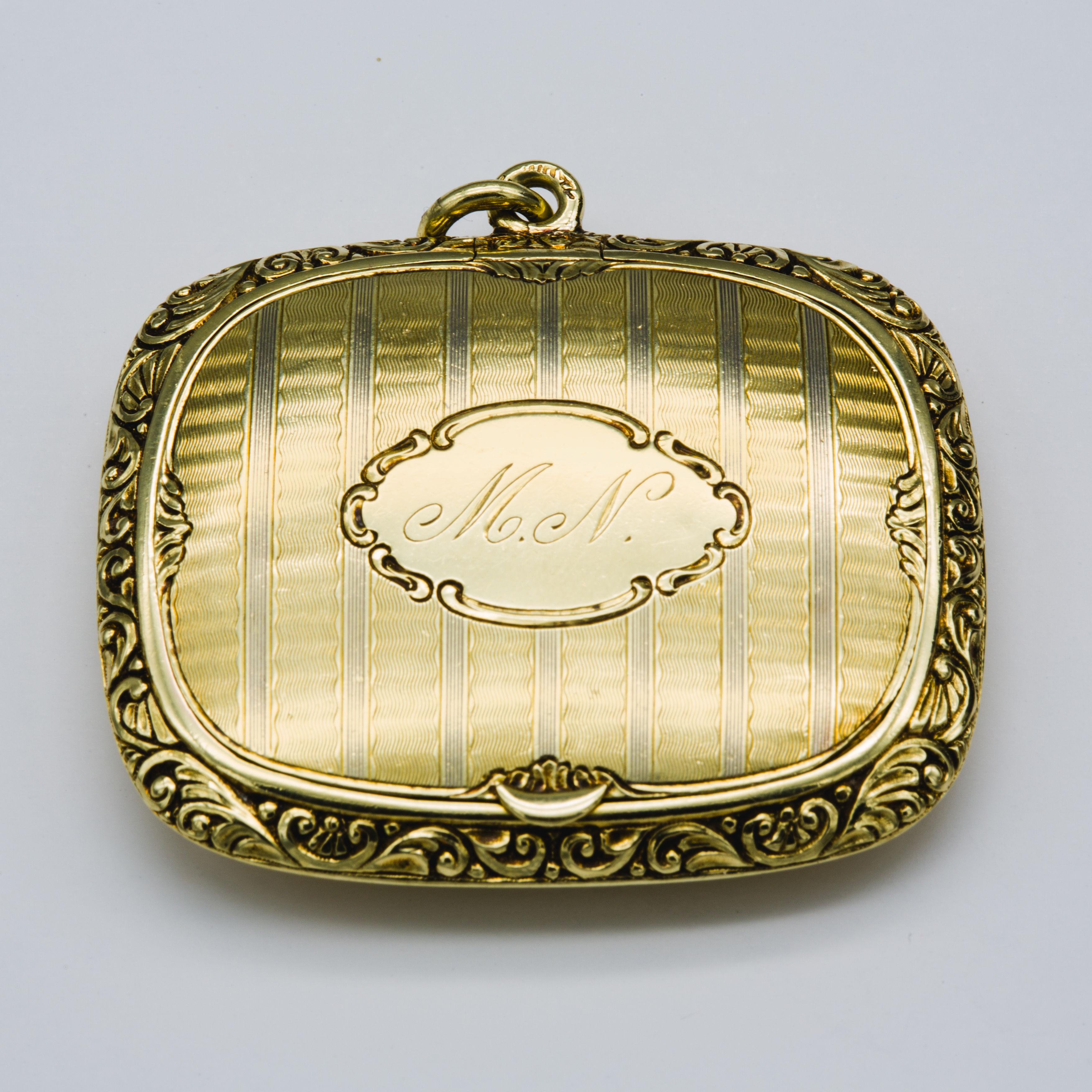 Scatola/pendente antico in oro giallo 14k, unico Chatelaine in vendita 1