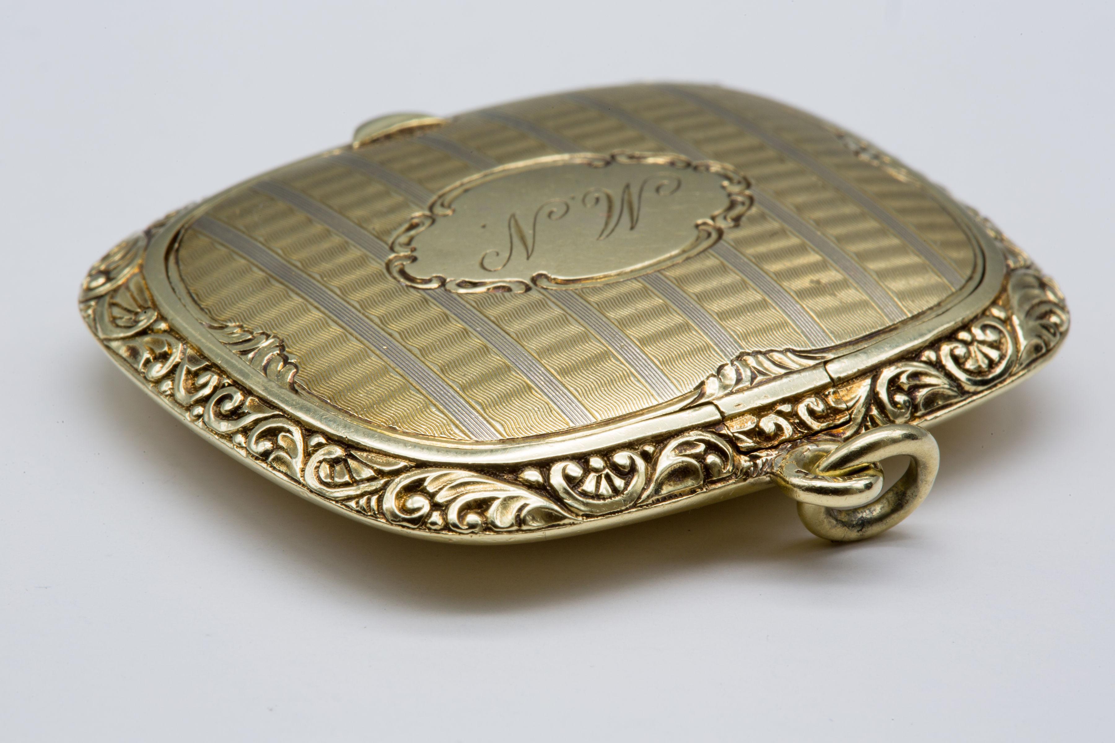 Scatola/pendente antico in oro giallo 14k, unico Chatelaine in vendita 3
