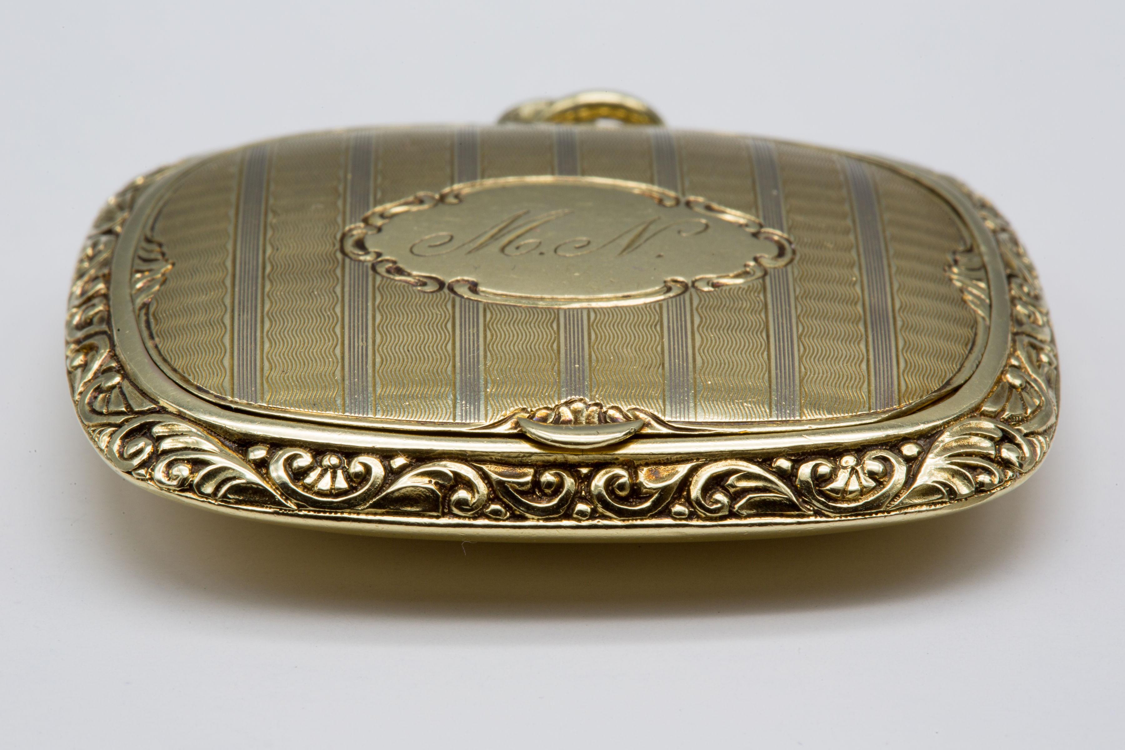 Scatola/pendente antico in oro giallo 14k, unico Chatelaine in vendita 4