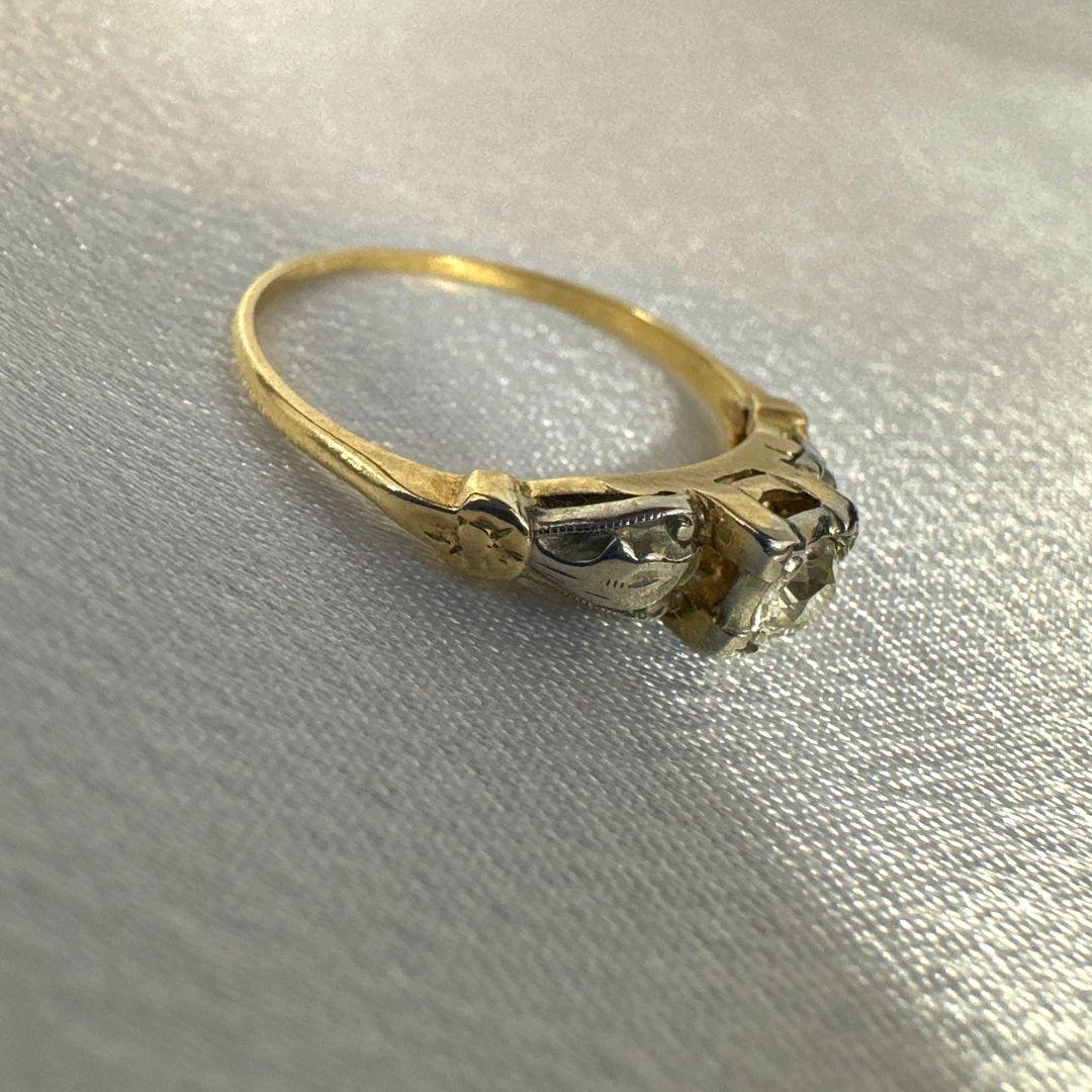 Antiker Ring aus 14 Karat Gelbgold mit Weißgold-Akzent-Diamant Größe: 6 im Zustand „Hervorragend“ im Angebot in Jacksonville, FL