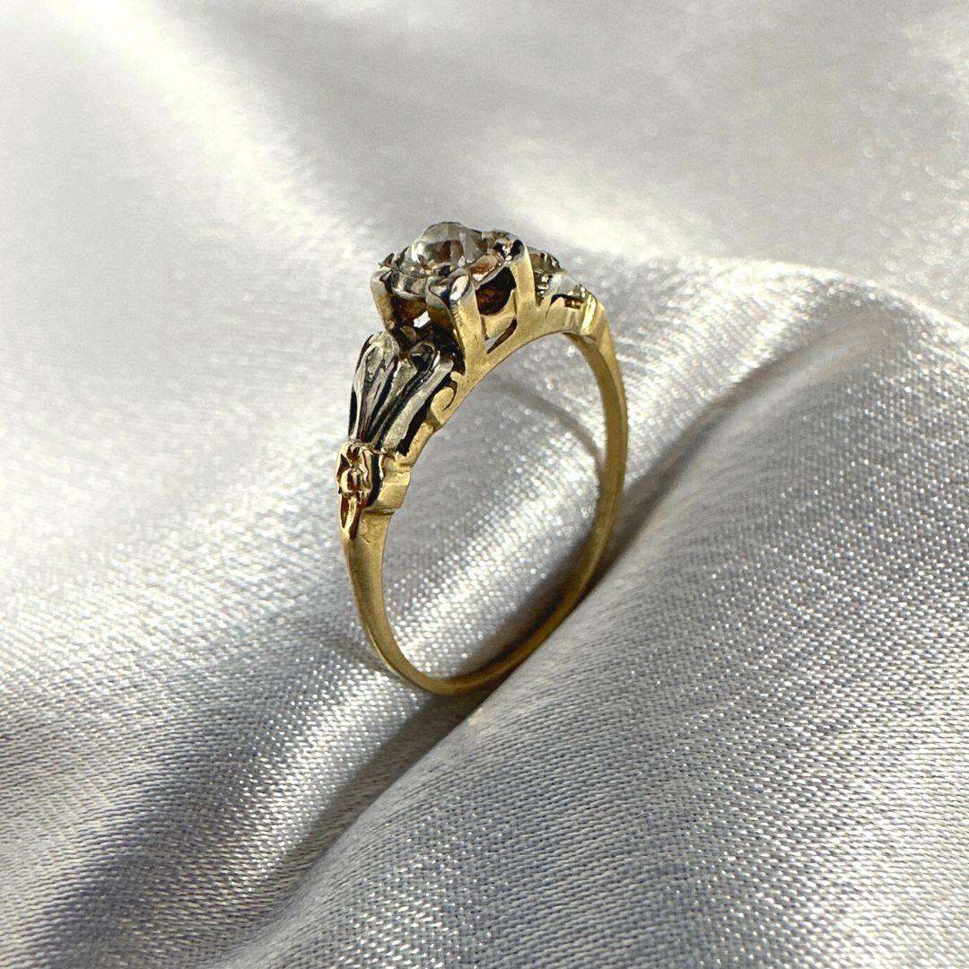 Antiker Ring aus 14 Karat Gelbgold mit Weißgold-Akzent-Diamant Größe: 6 Damen im Angebot